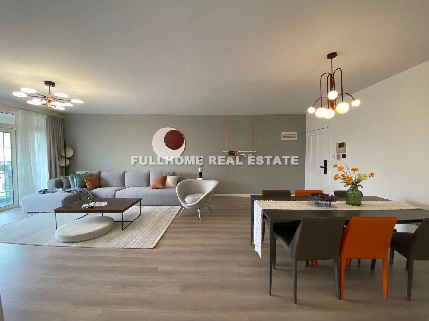 Same compound: Art Apartment, 3 bedrooms in Shanghai