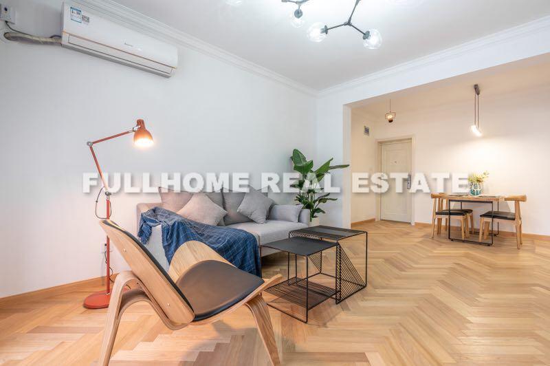 Same compound: Lane 1-1000 West Huaihai Road House, 1 bedrooms in Shanghai