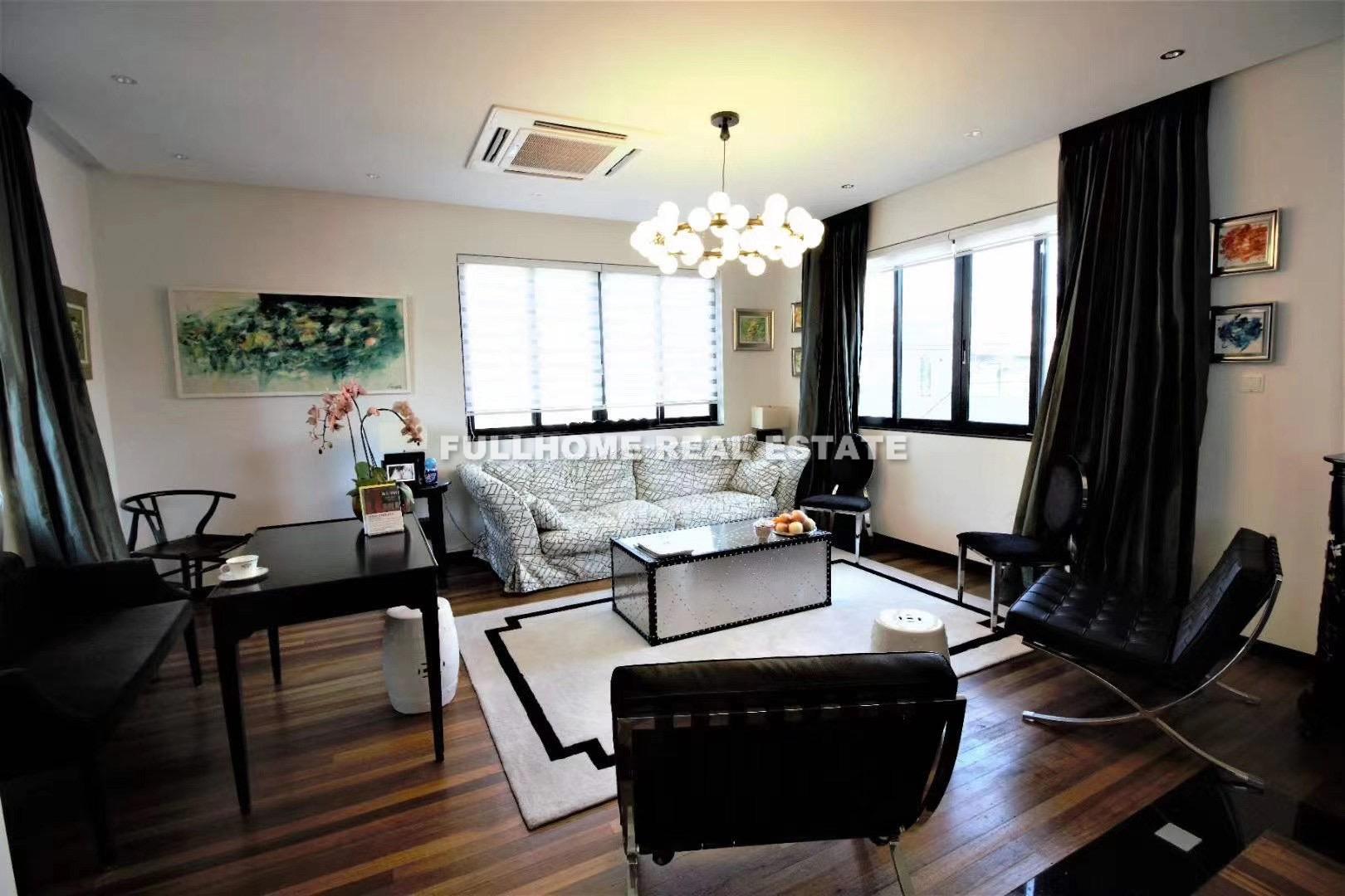 Lane 1-200 Gaoyou Road Old House - 3 bedroom apartment in Shanghai, Xujiahui, Downtown