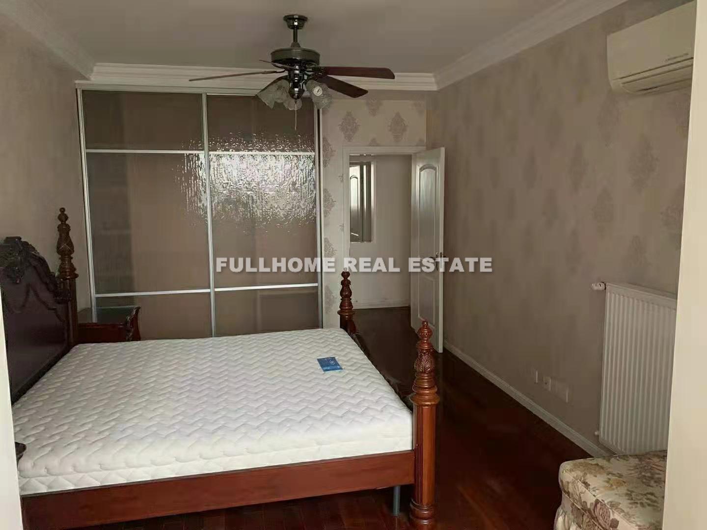 Lane 100-700 South Wanping Road Old House - 3 bedroom apartment in Shanghai, Xujiahui, Downtown