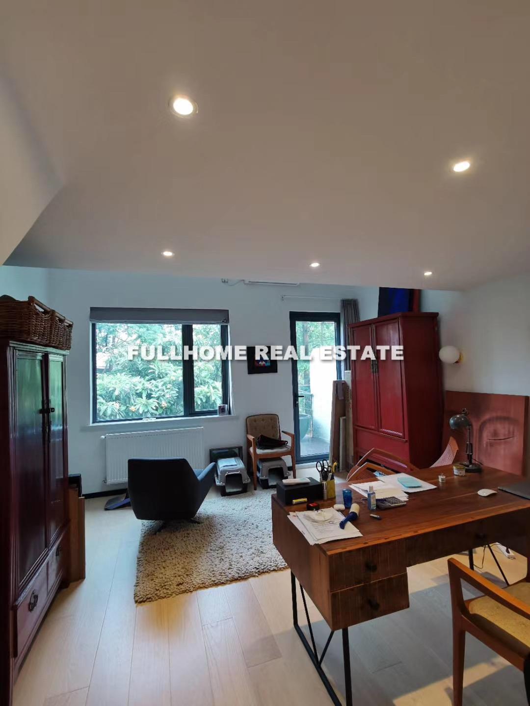 Lane 1001-1500 Middle Huaihai Road Old House - 3 bedroom apartment in Shanghai, Downtown, Downtown