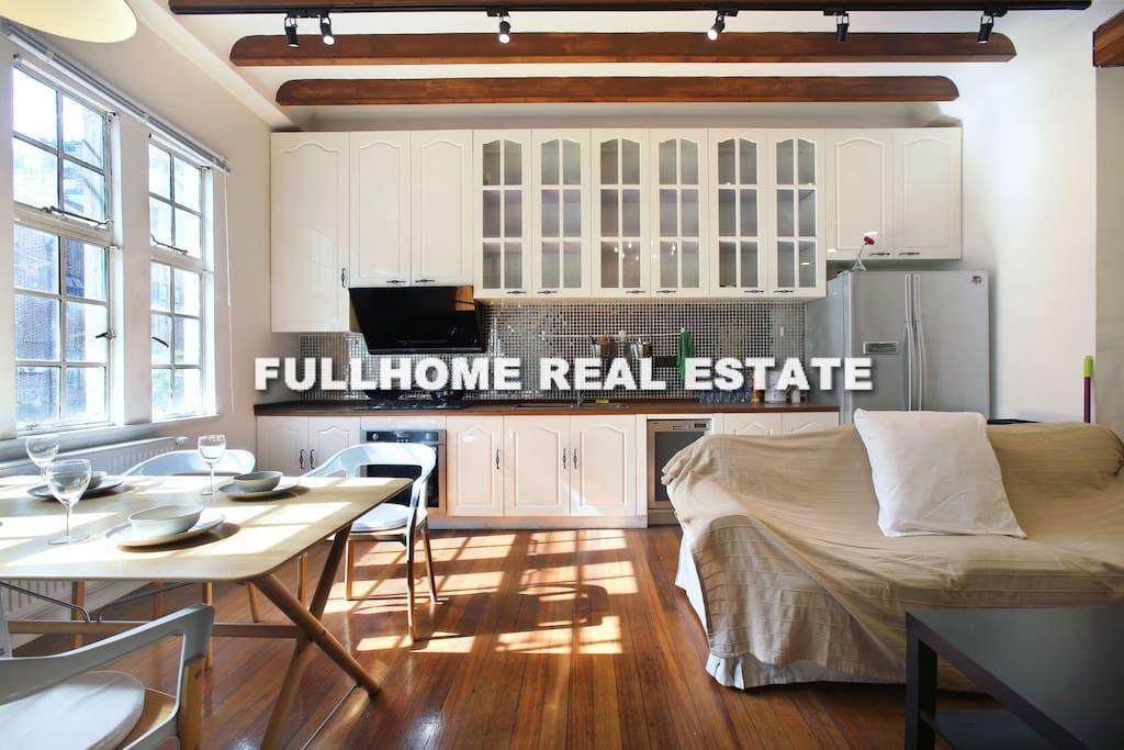 Lane 501-1000 Middle Huaihai Road Old House - 3 bedroom apartment in Shanghai, Downtown, Downtown