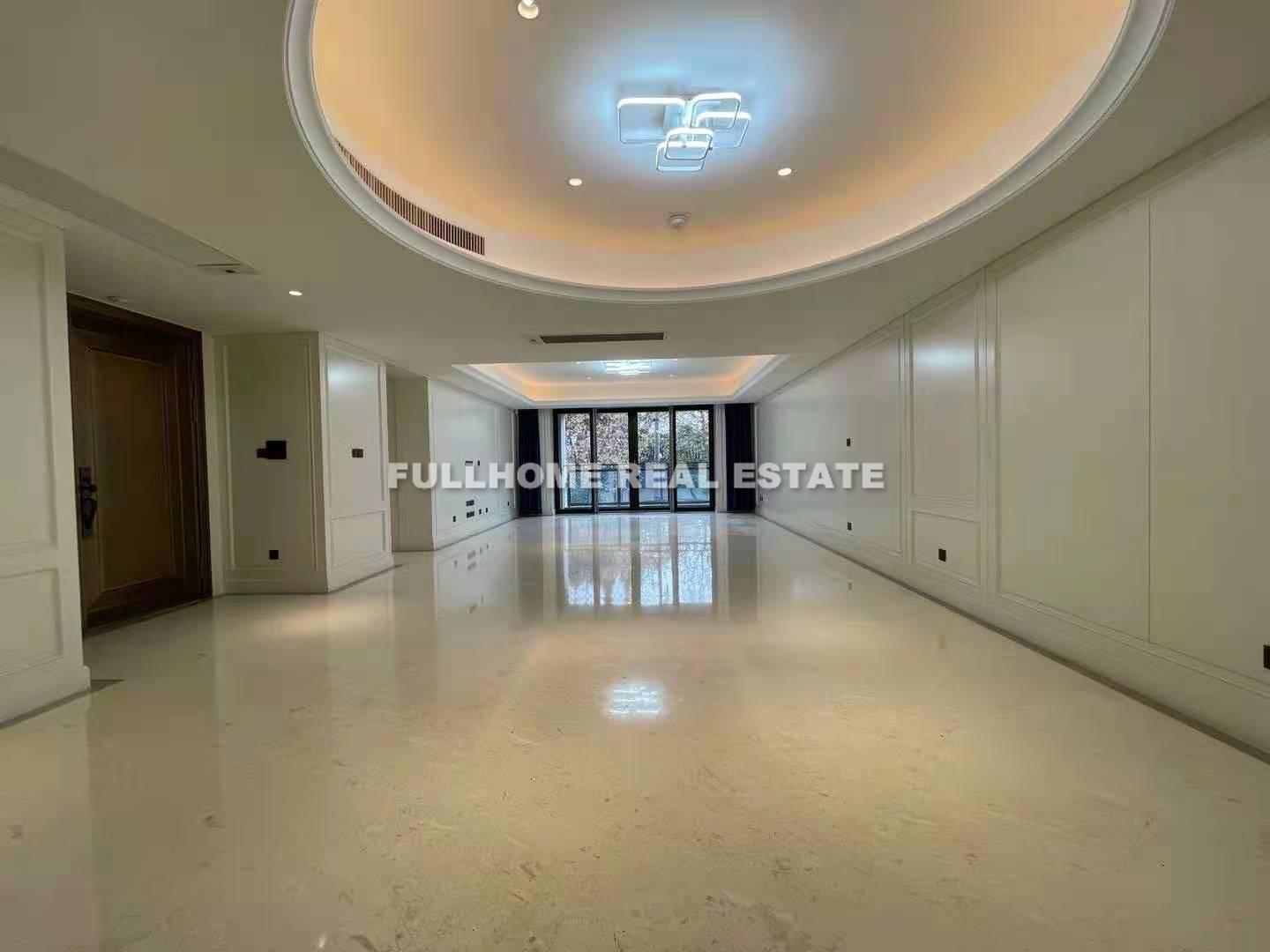 Same compound: Lakeville Luxe, 4 bedrooms in Shanghai