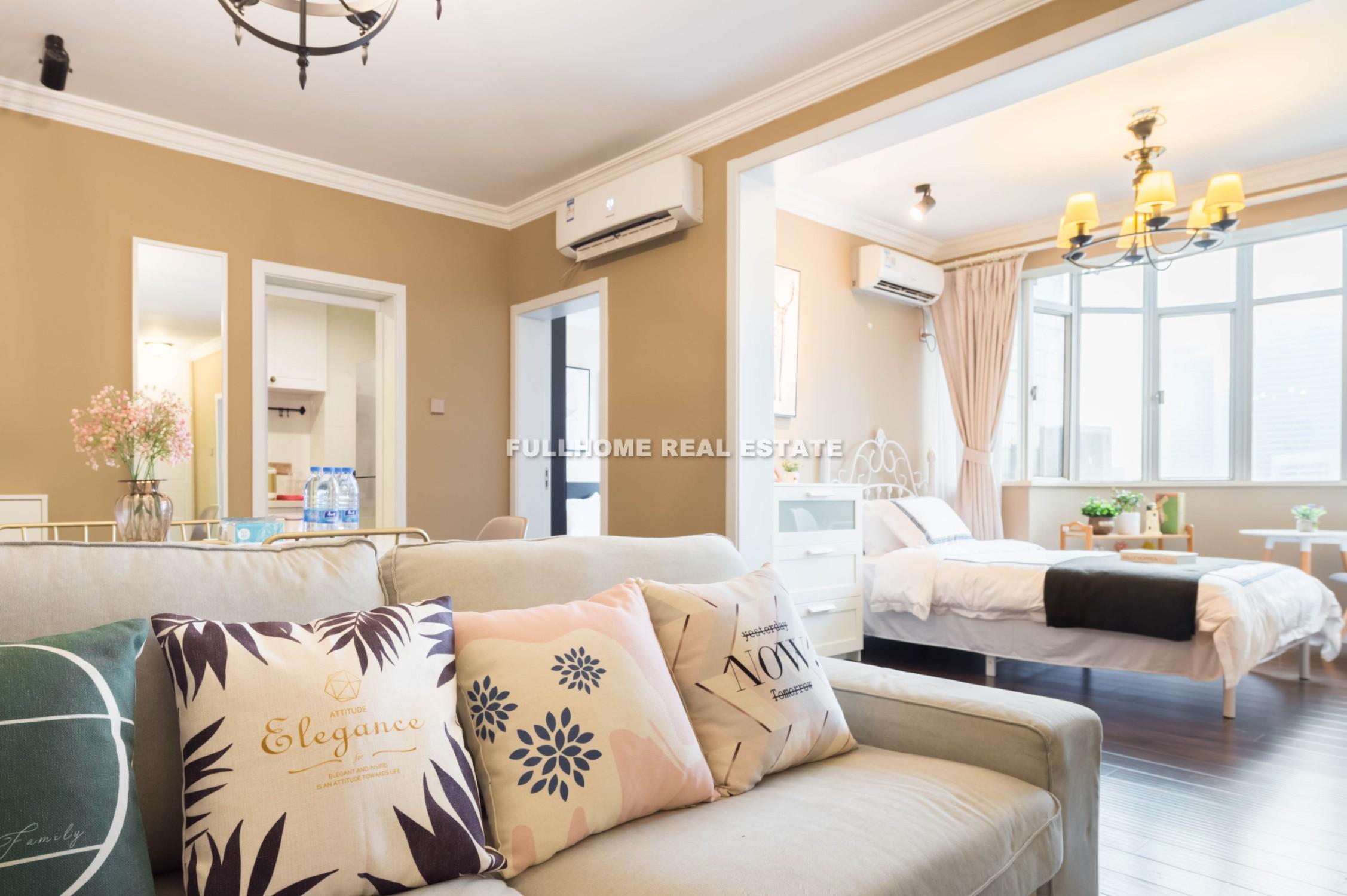 Same compound: Zhuyuan Apartment, 2 bedrooms in Shanghai