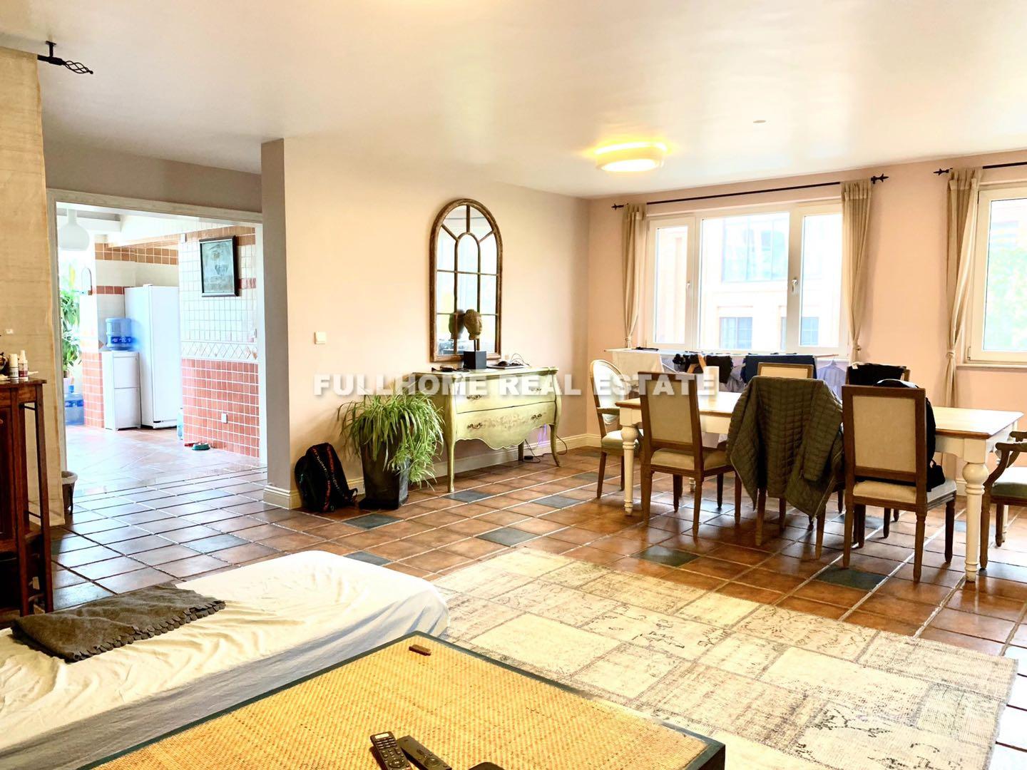 Same compound: Huicheng Wukang Apartment, 3 bedrooms in Shanghai