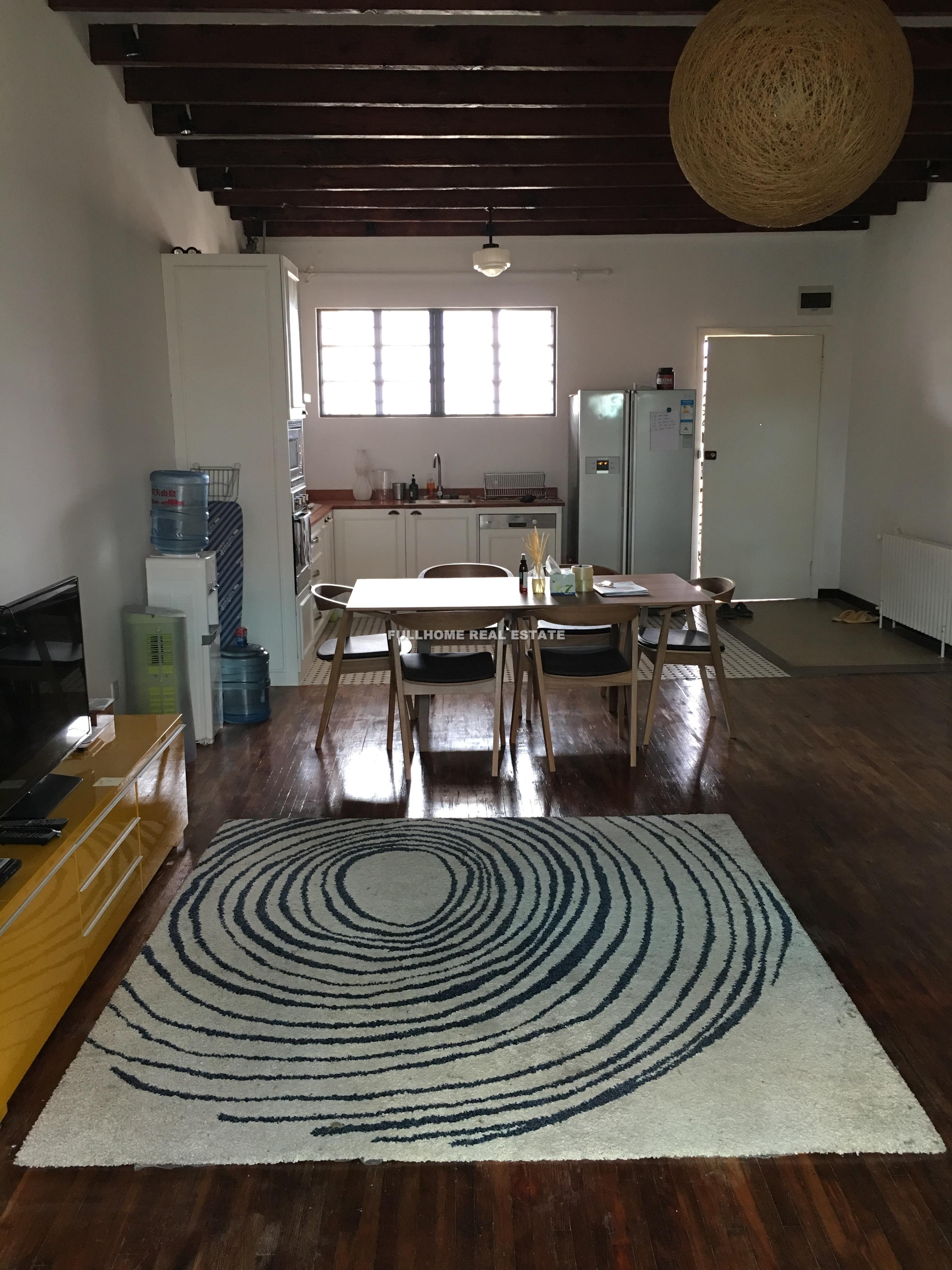 Lane 1001-1500 Middle Huaihai Road Old House - 2 bedroom apartment in Shanghai, Downtown, Downtown