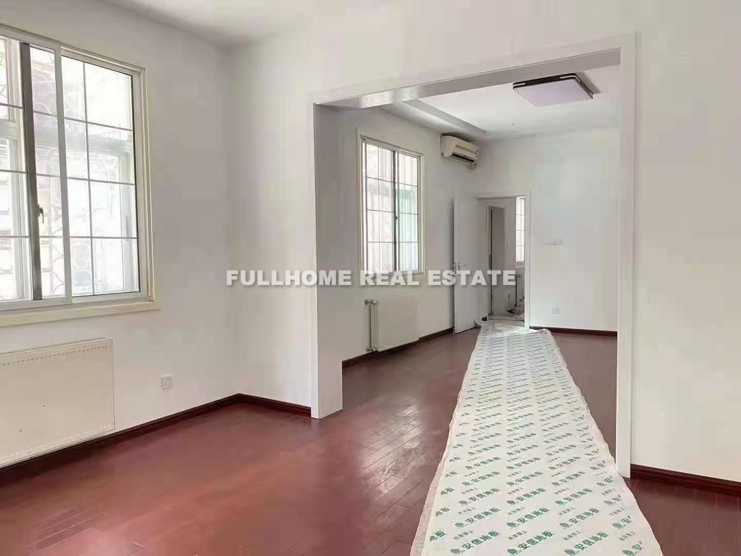 Lane1-500 Wuyuan Road Old House - 4 bedroom apartment in Shanghai, Xujiahui, Downtown