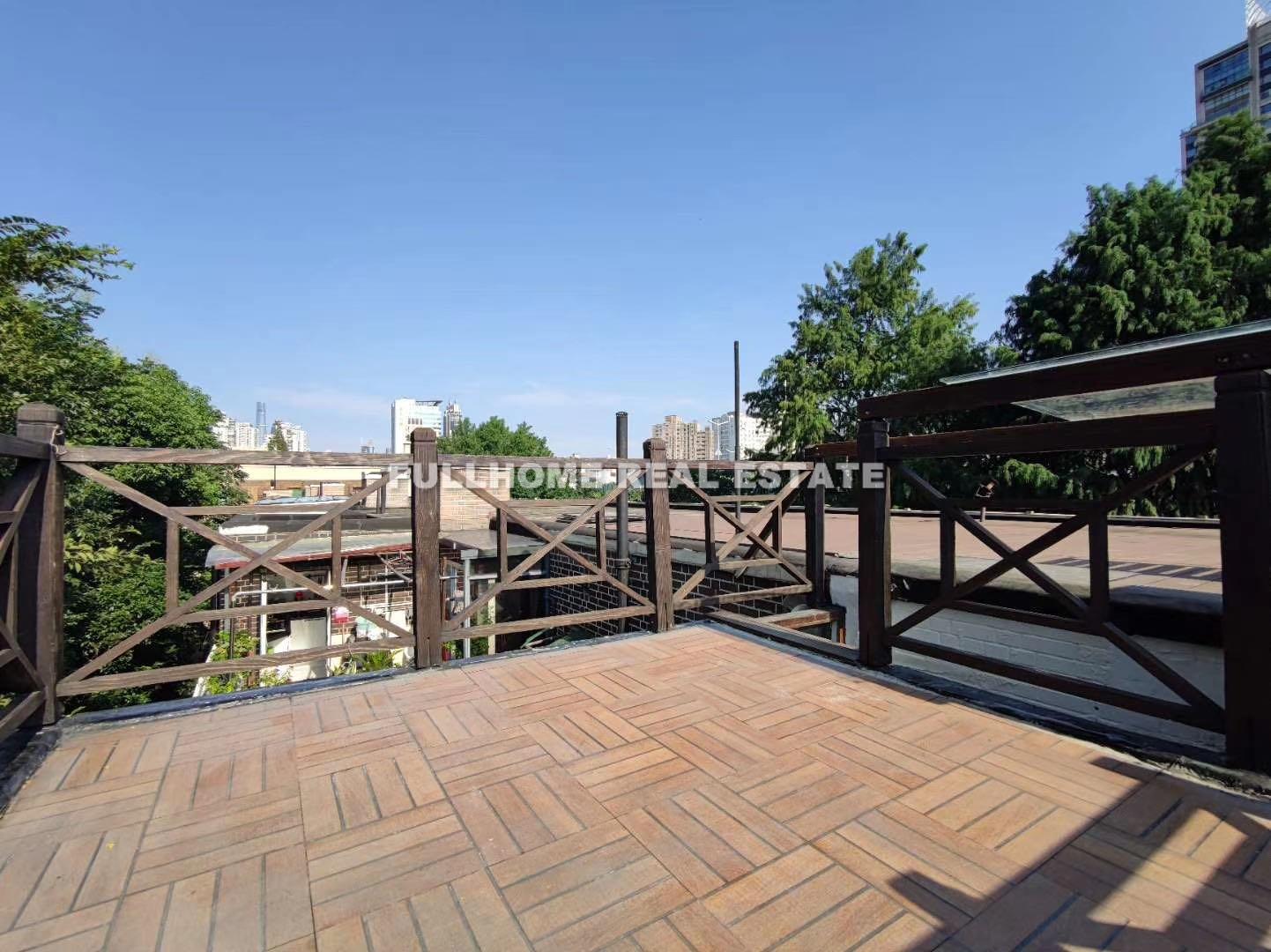 Lane 1-1000 North Shanxi Road Old House - 3 bedroom apartment in Shanghai, FFC, Downtown