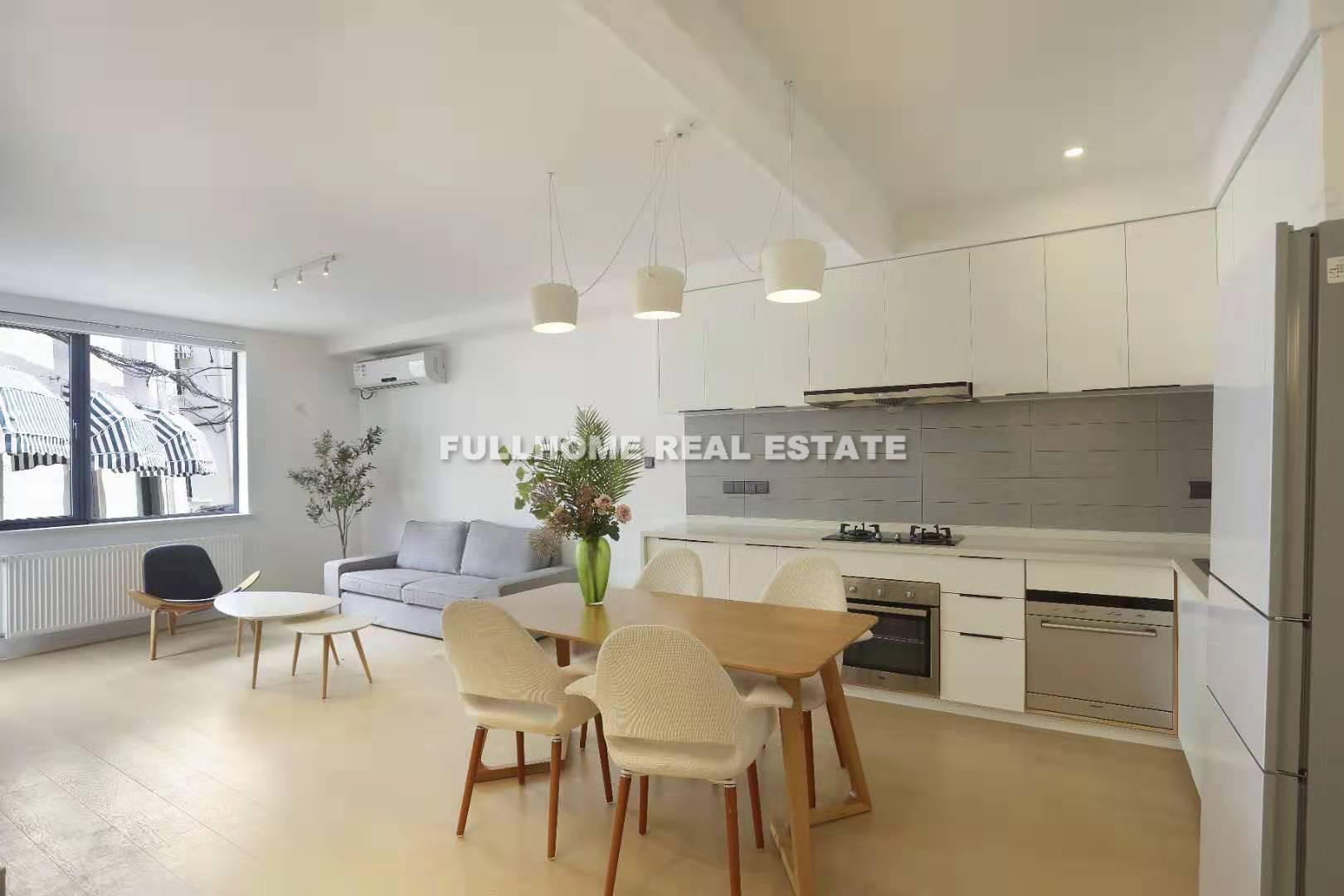 Lane 100-2000 West Nan Jing Road Old House - 3 bedroom apartment in Shanghai, Downtown, Downtown