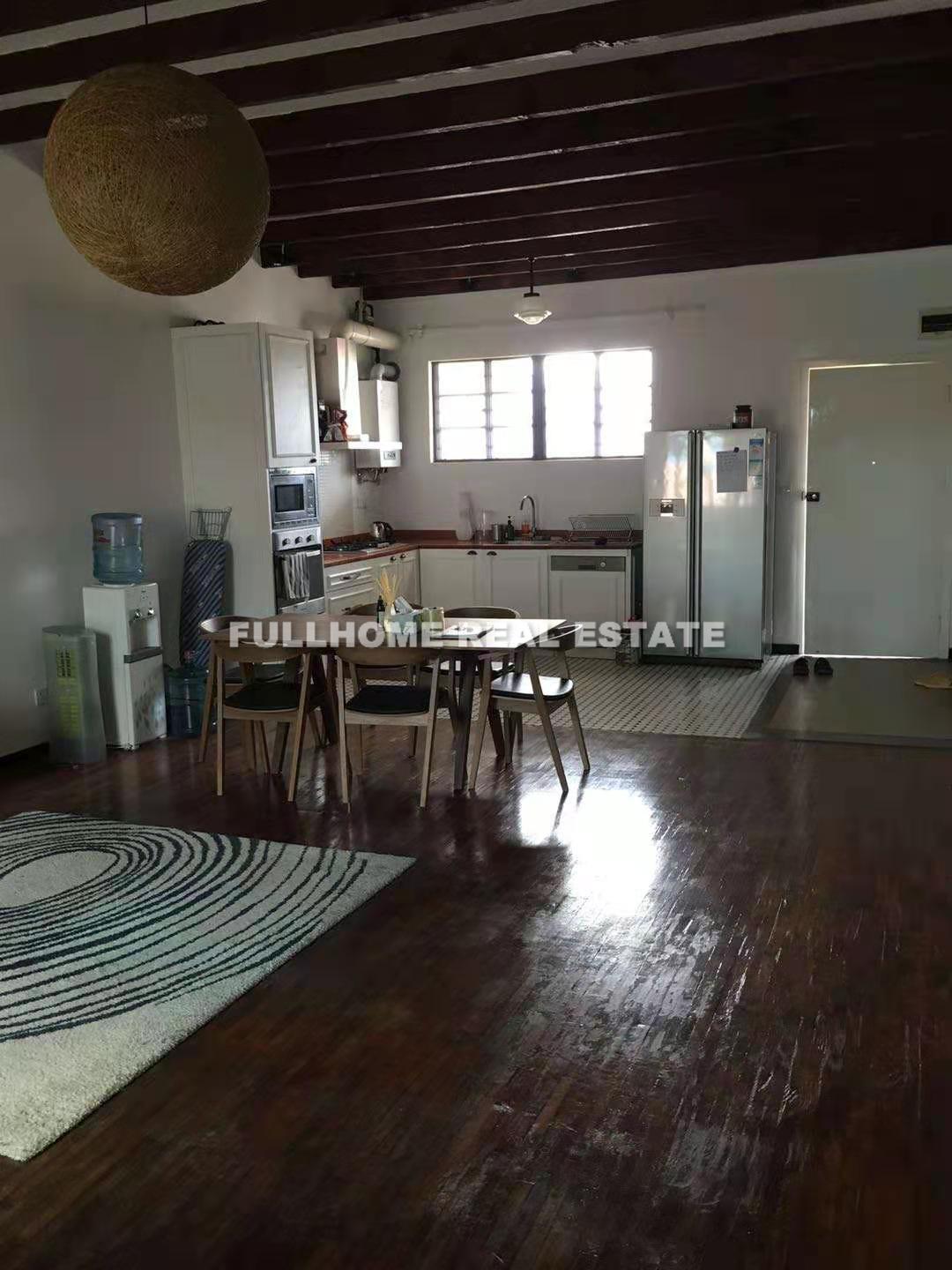 Lane 1001-1500 Middle Huaihai Road Old House - 2 bedroom apartment in Shanghai, Downtown, Downtown