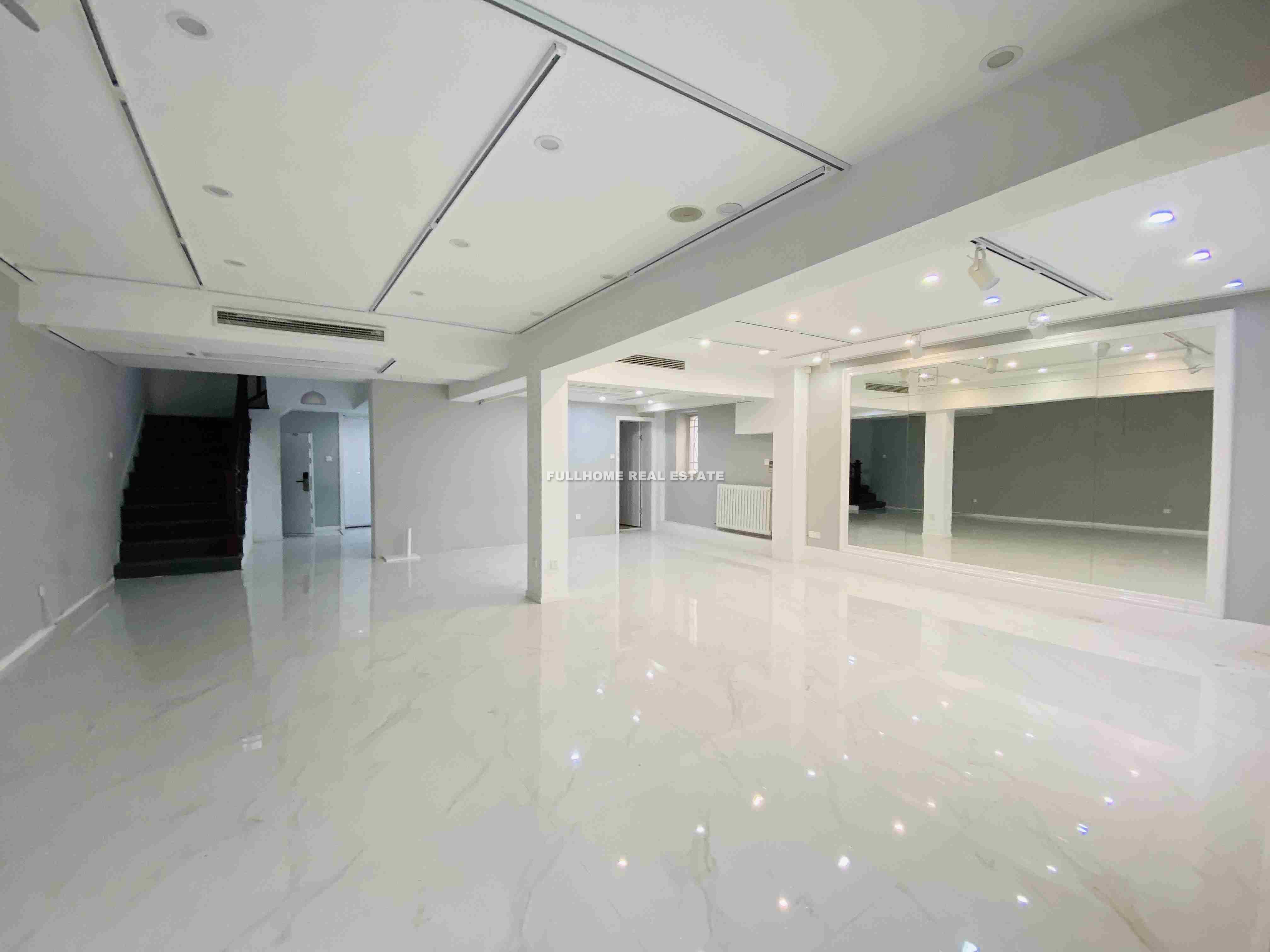 Lane 1-1000 North Shanxi Road Old House - 6 bedroom apartment in Shanghai, FFC, Downtown
