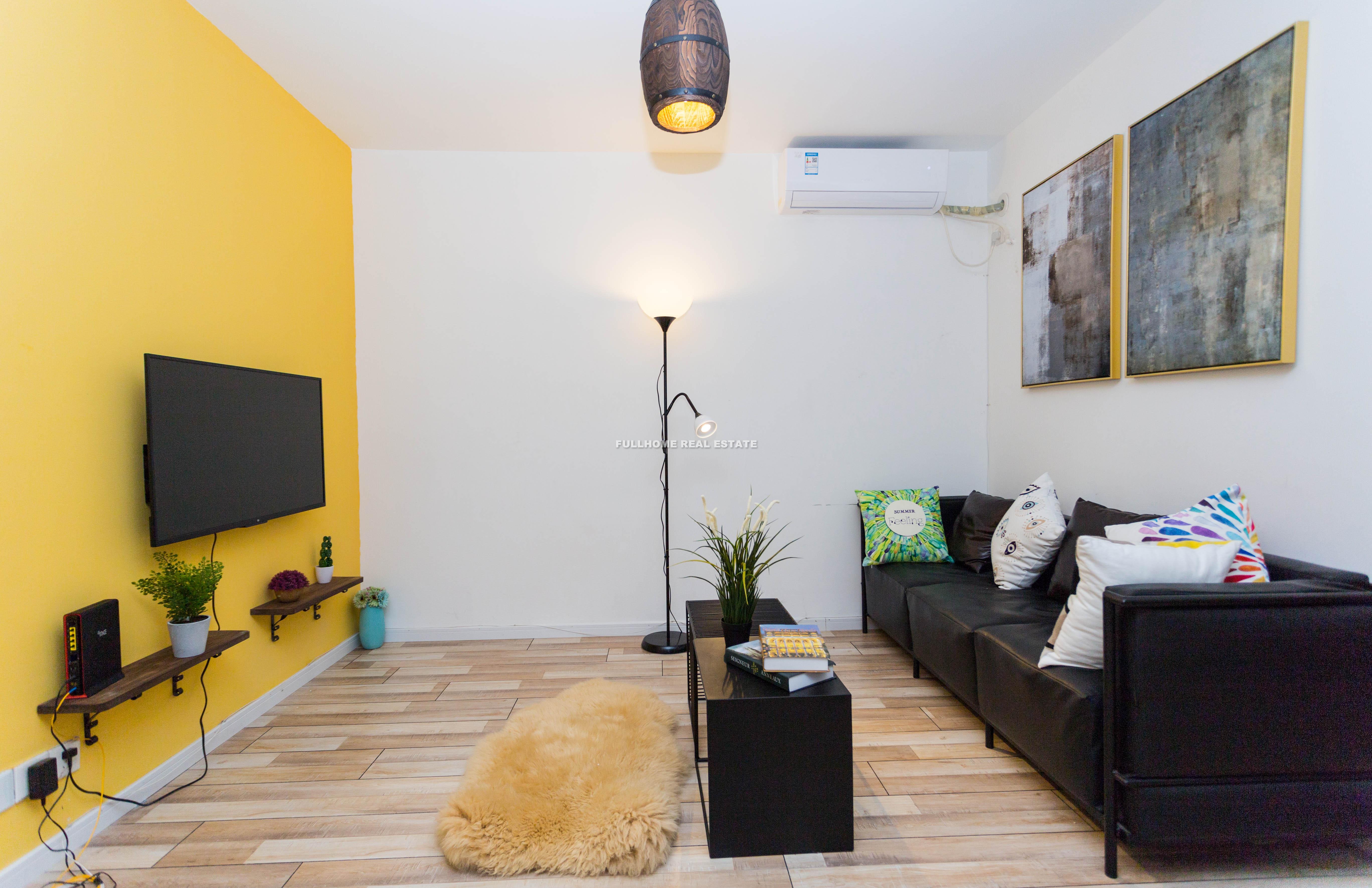 Same compound: Dingxin Apartment, 4 bedrooms in Shanghai