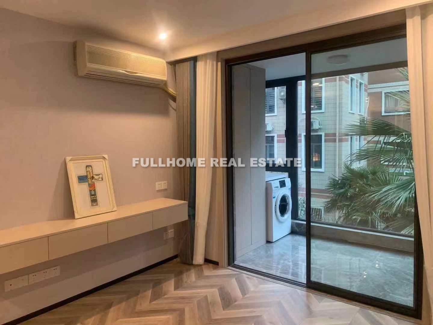 Lane 1-500 South Chongqing Road Old House - 2 bedroom apartment in Shanghai, Xintiandi, Downtown