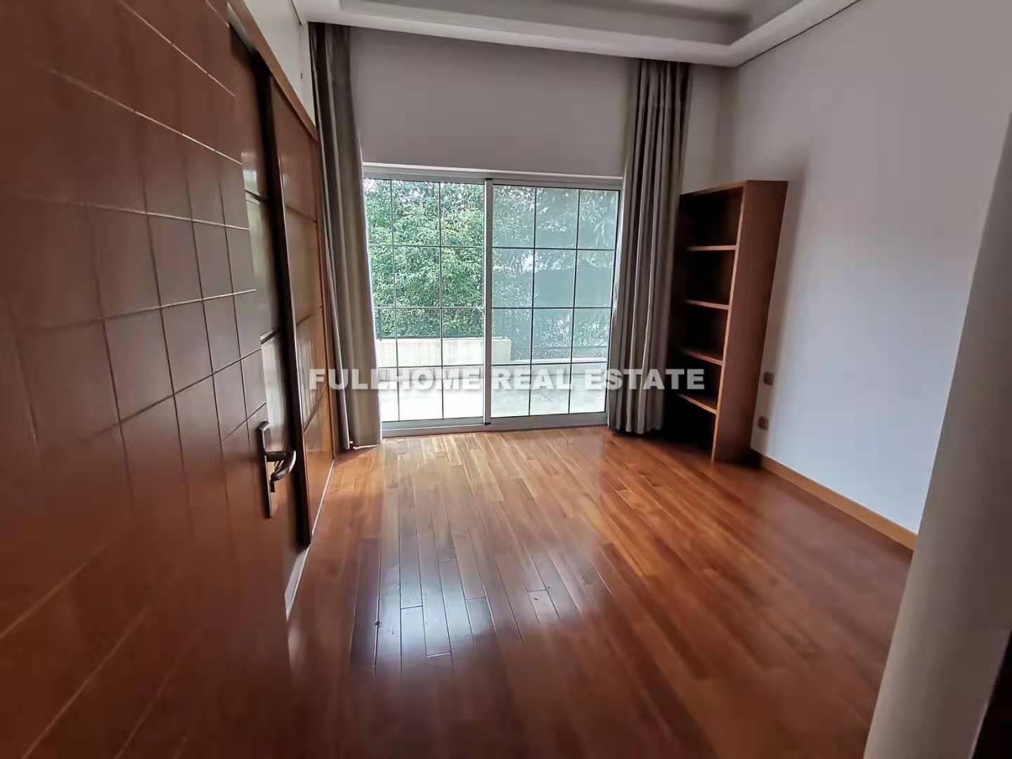 Same compound: Sunny Garden, 4 bedrooms in Shanghai