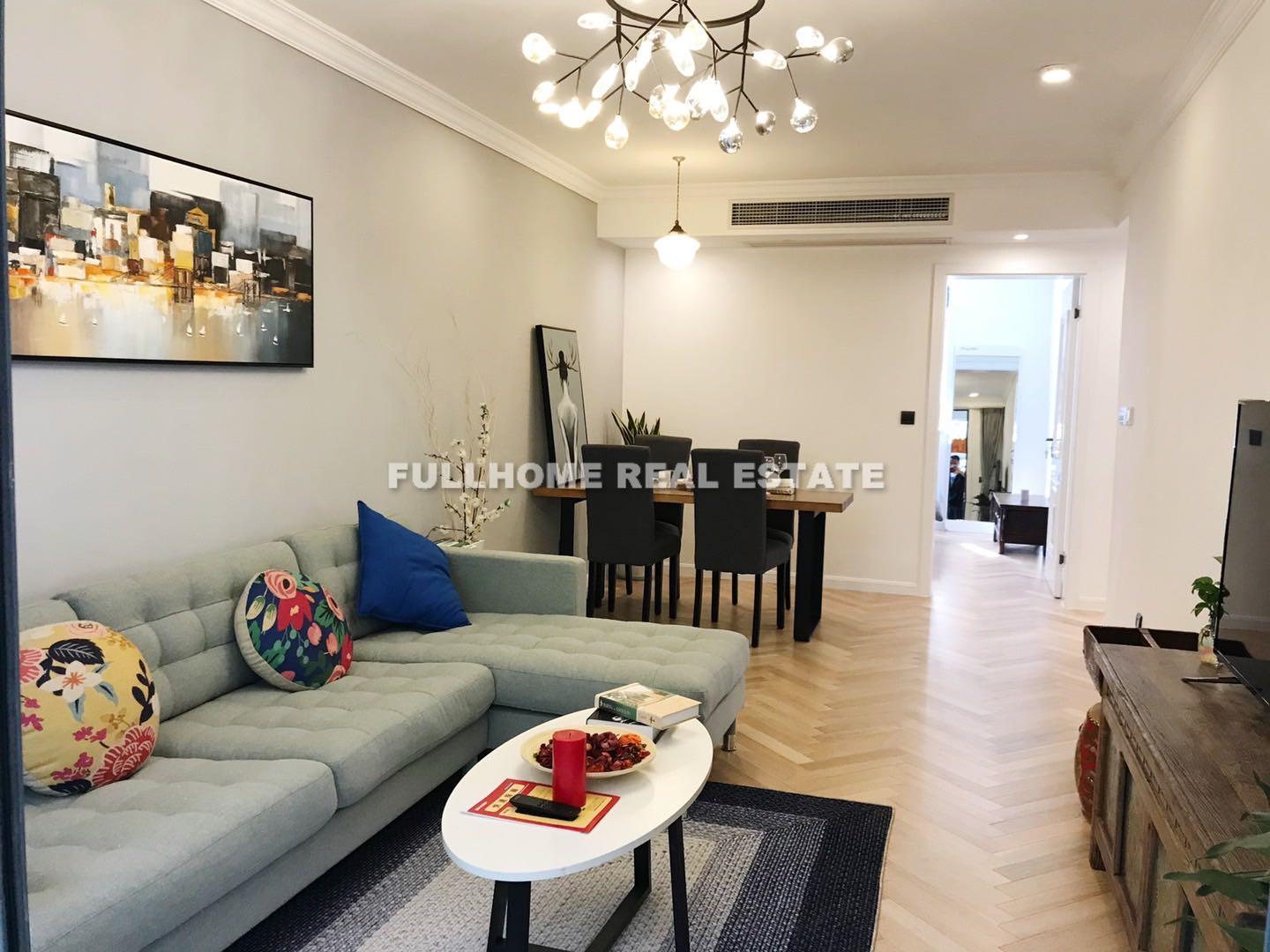 Same compound: Lane1-800 Dingxi Road Old House, 1 bedrooms in Shanghai