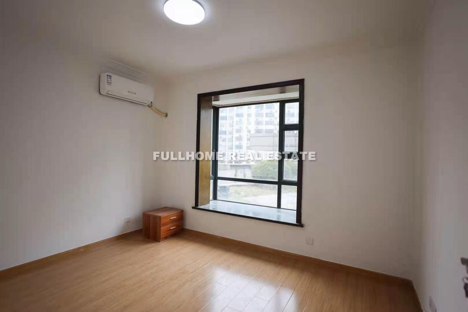 Same compound: Tian He Garden, 3 bedrooms in Shanghai