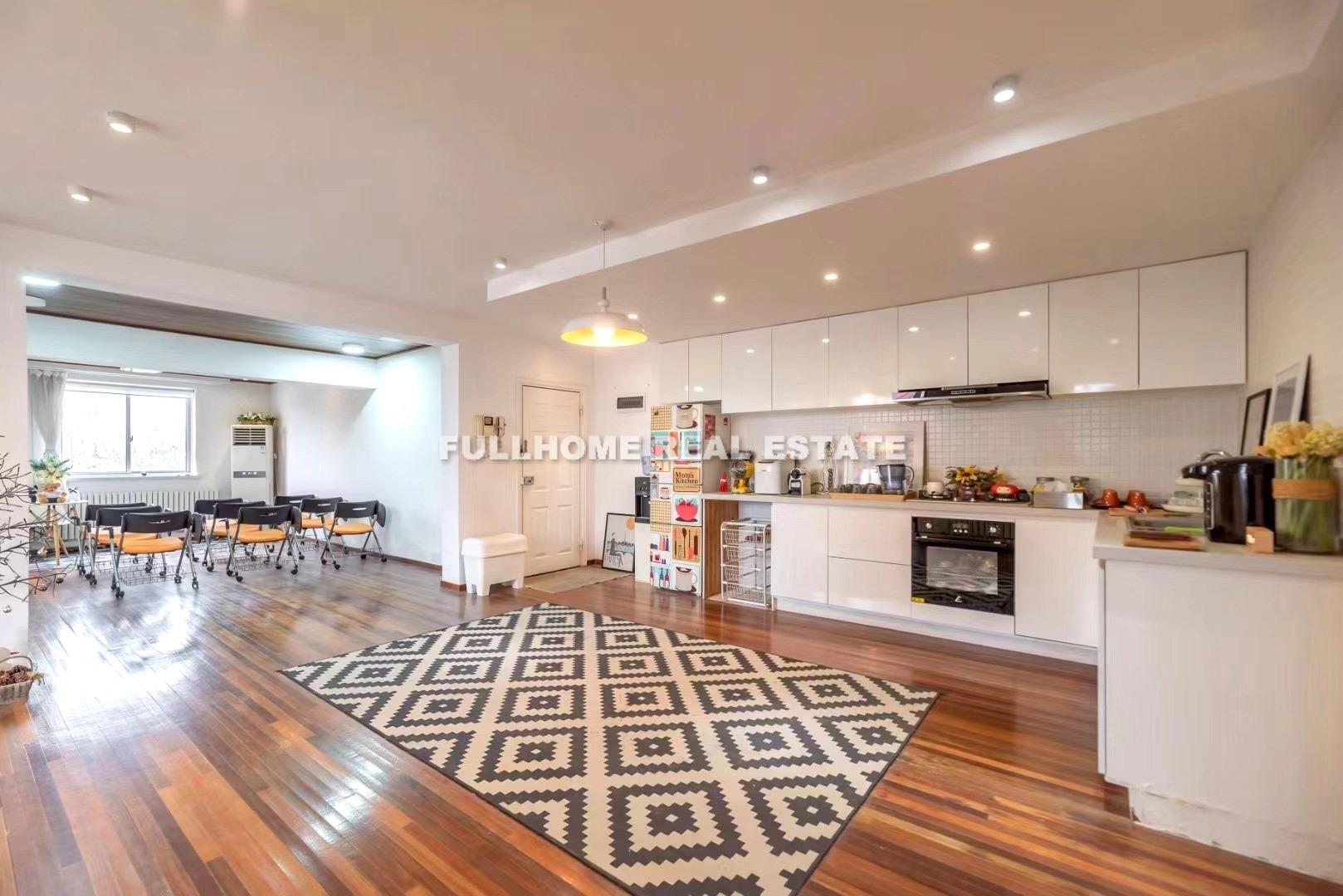 Same compound: Purple Valley apartment, 4 bedrooms in Shanghai