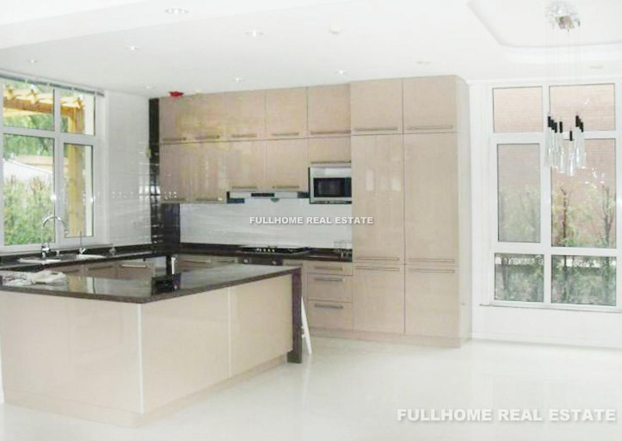 Same compound: Rits Garden, 4 bedrooms in Beijing