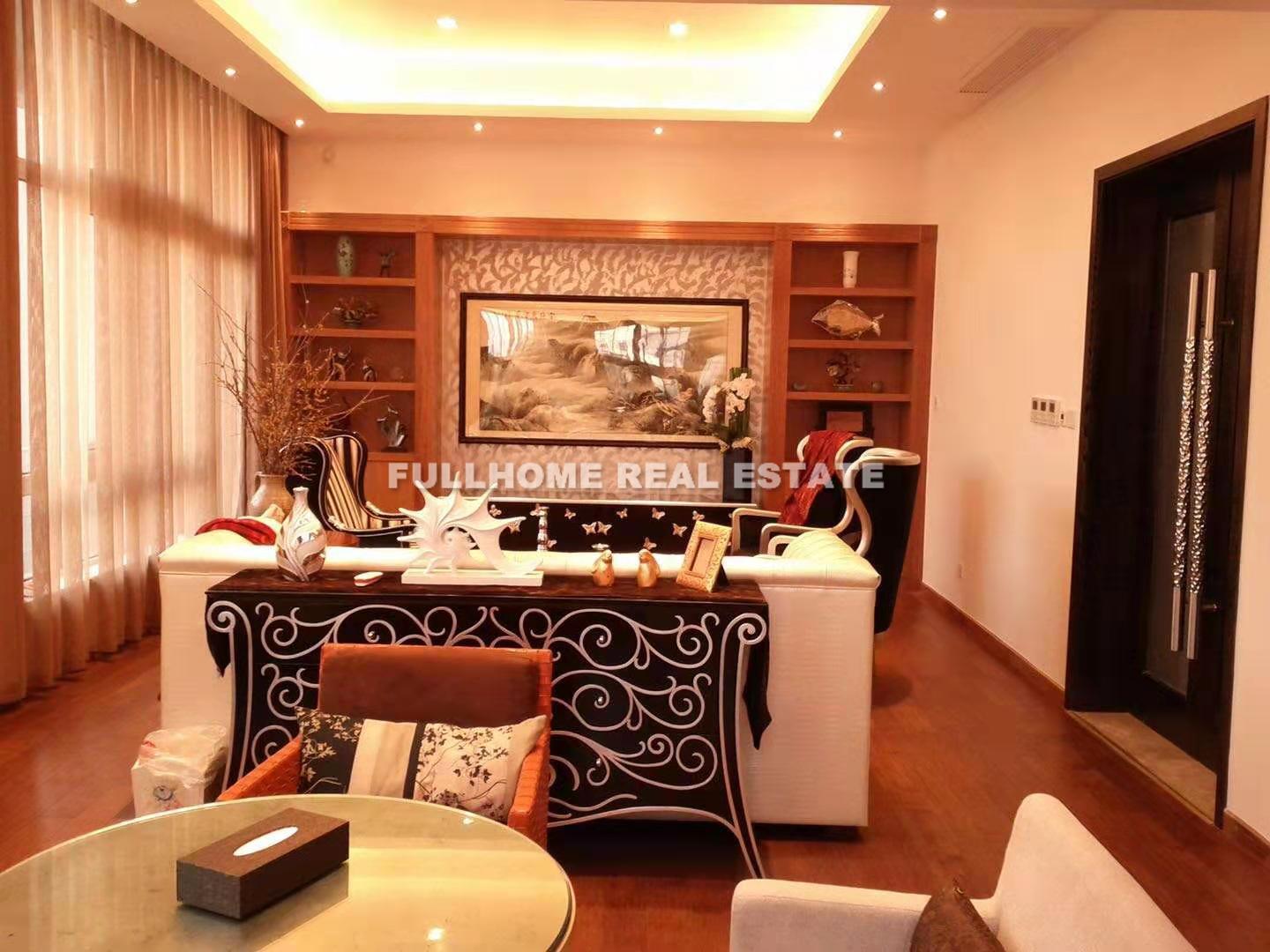 Same compound: Sego Villa, 4 bedrooms in Shanghai