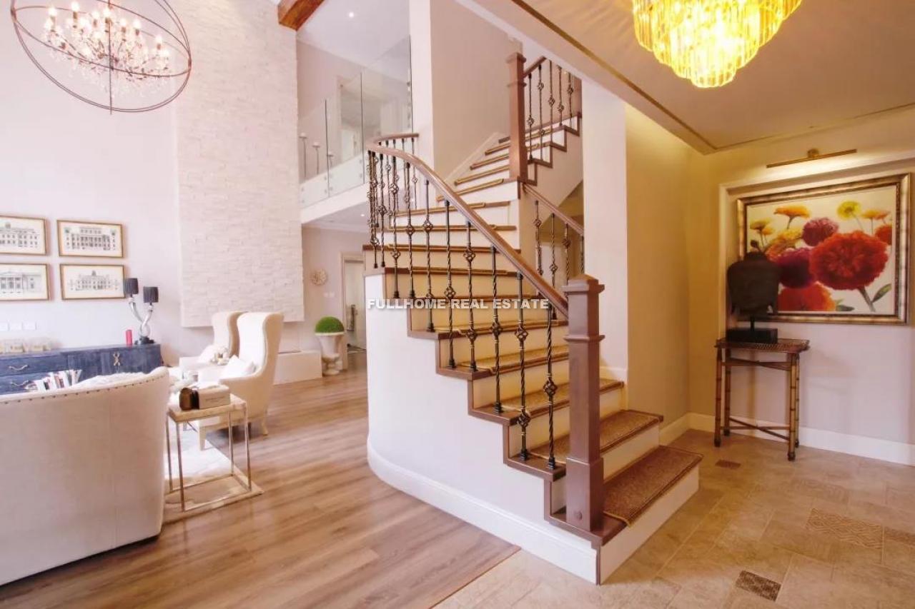 Same compound: Gahood Villa, 5 bedrooms in Beijing