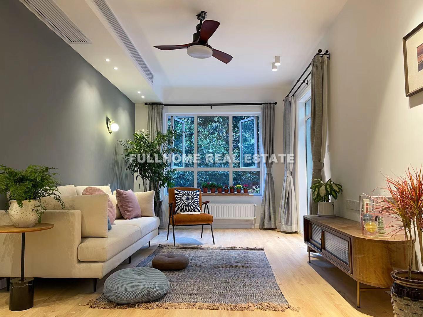 Weihaiyuan - 3 bedroom apartment in Shanghai, People Square, Downtown