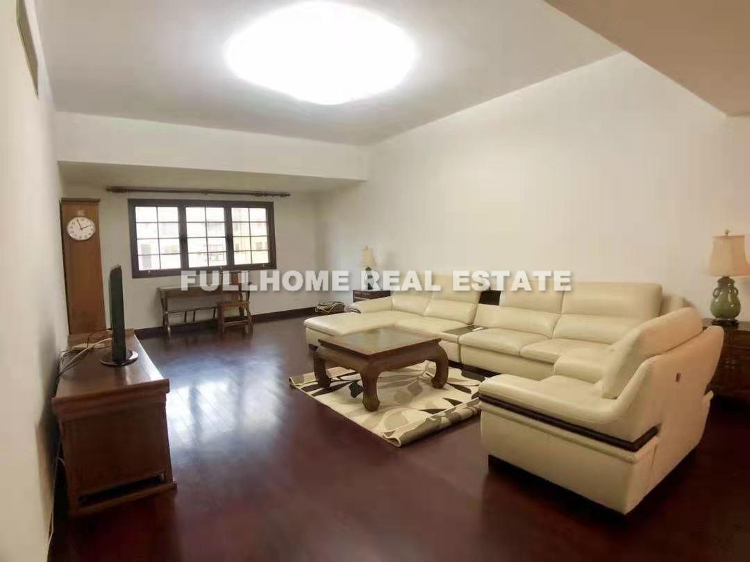Similar property: Shanghai Racquet Club, 3 bedrooms, 180 sqm in Shanghai