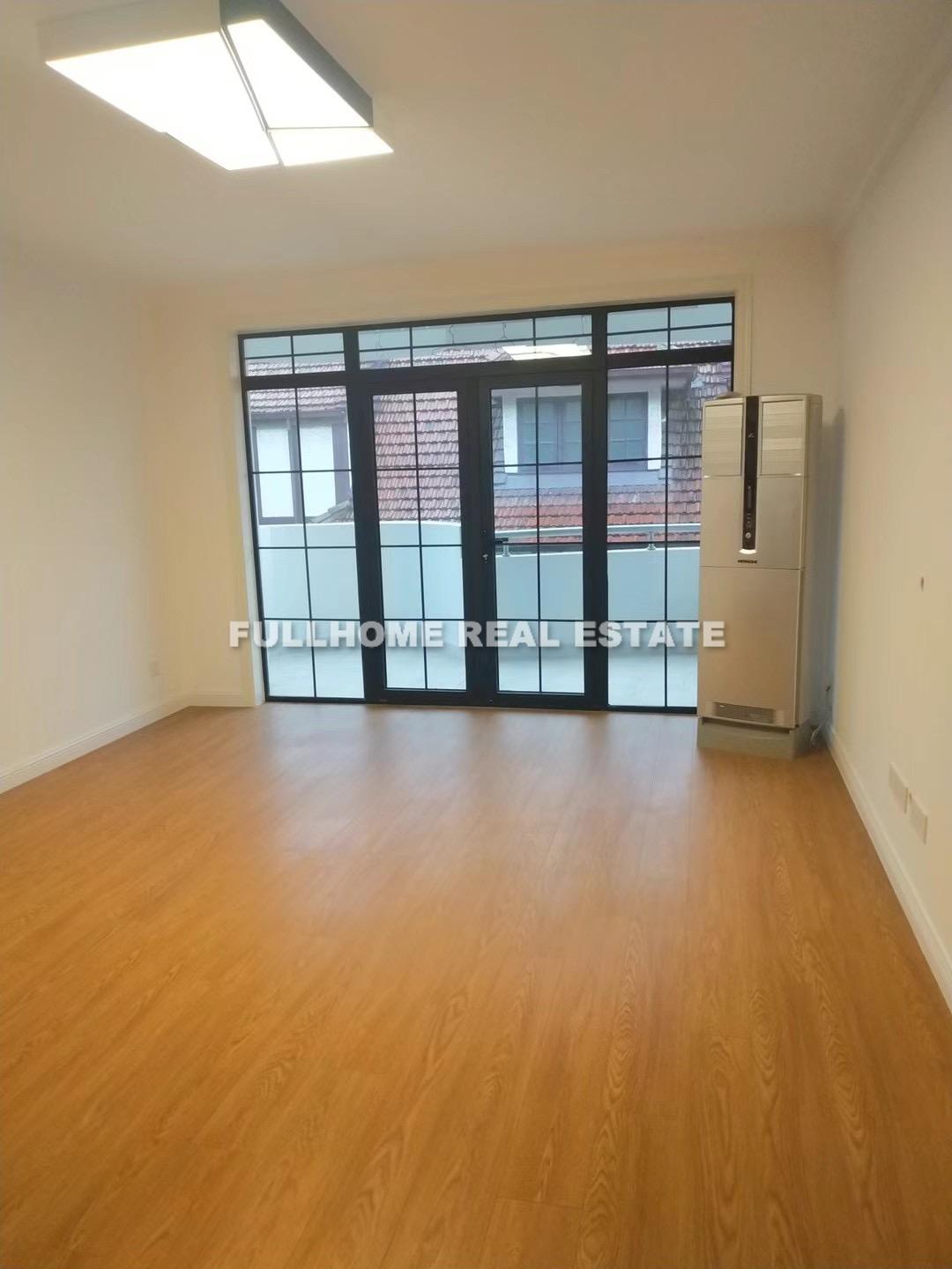 Same compound: Huicheng Wukang Apartment, 3 bedrooms in Shanghai