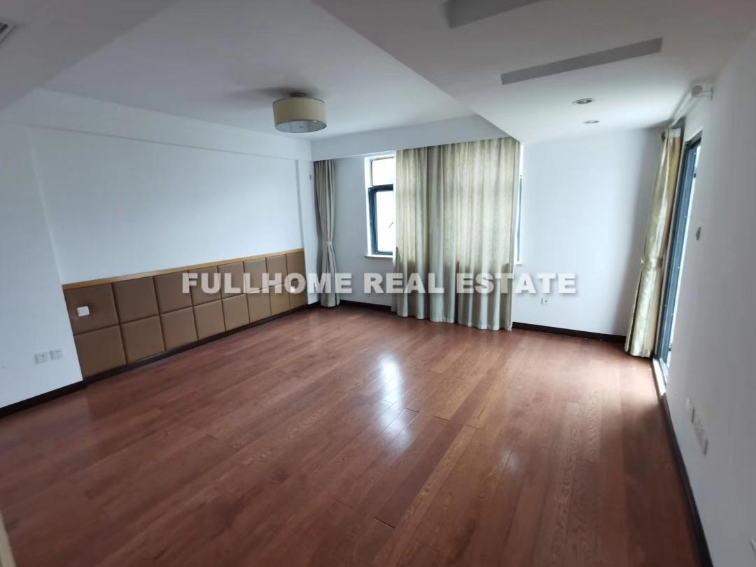Same compound: Eastern Villa, 4 bedrooms in Shanghai
