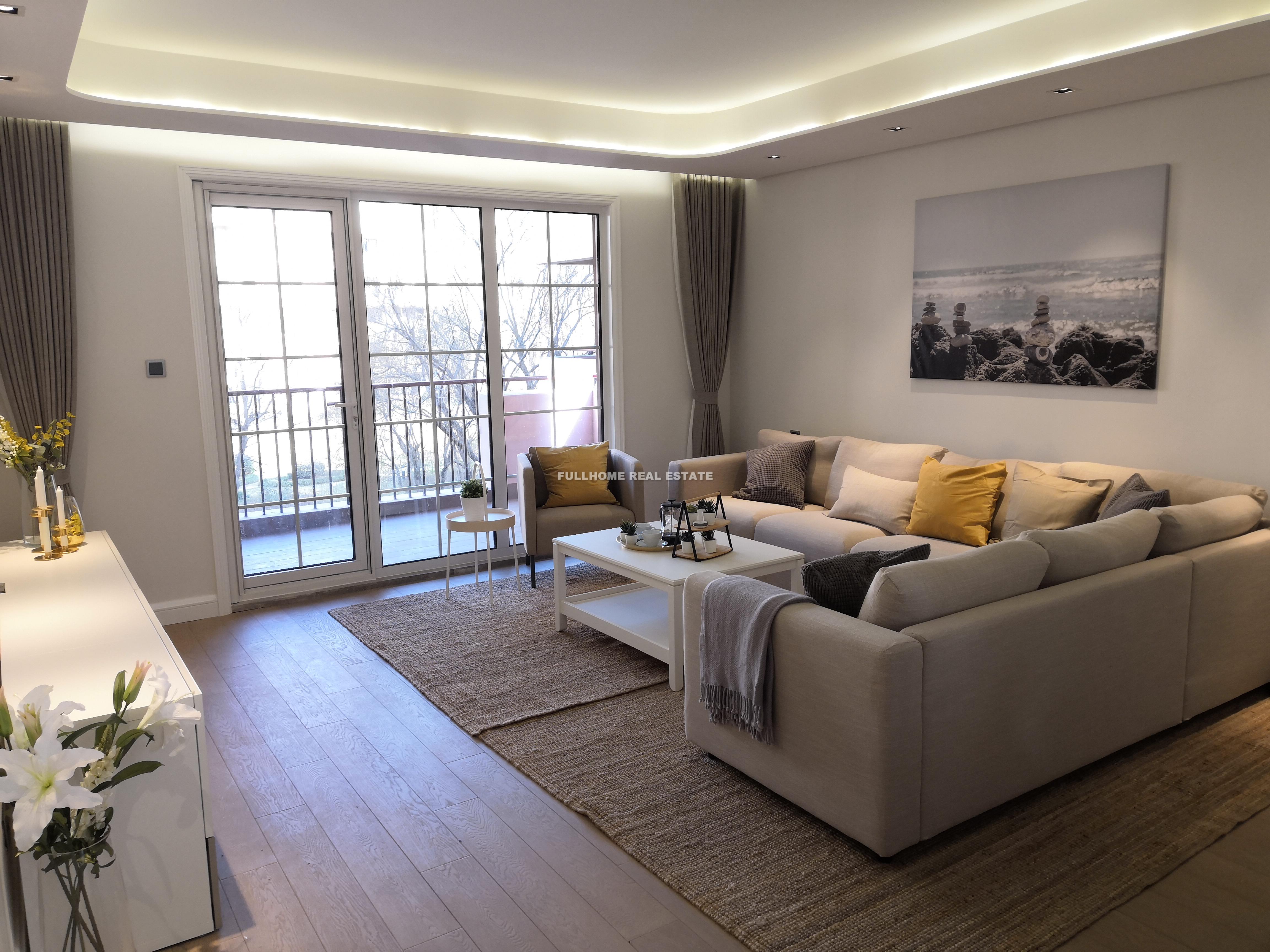 Similar property: Shanghai Racquet Club, 3 bedrooms, 350 sqm in Shanghai