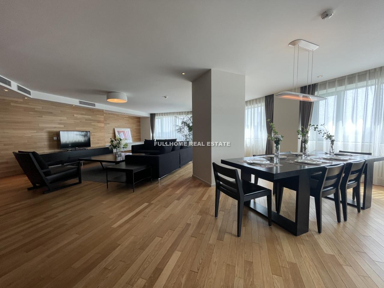Same compound: East Gate Plaza, 3 bedrooms in Beijing