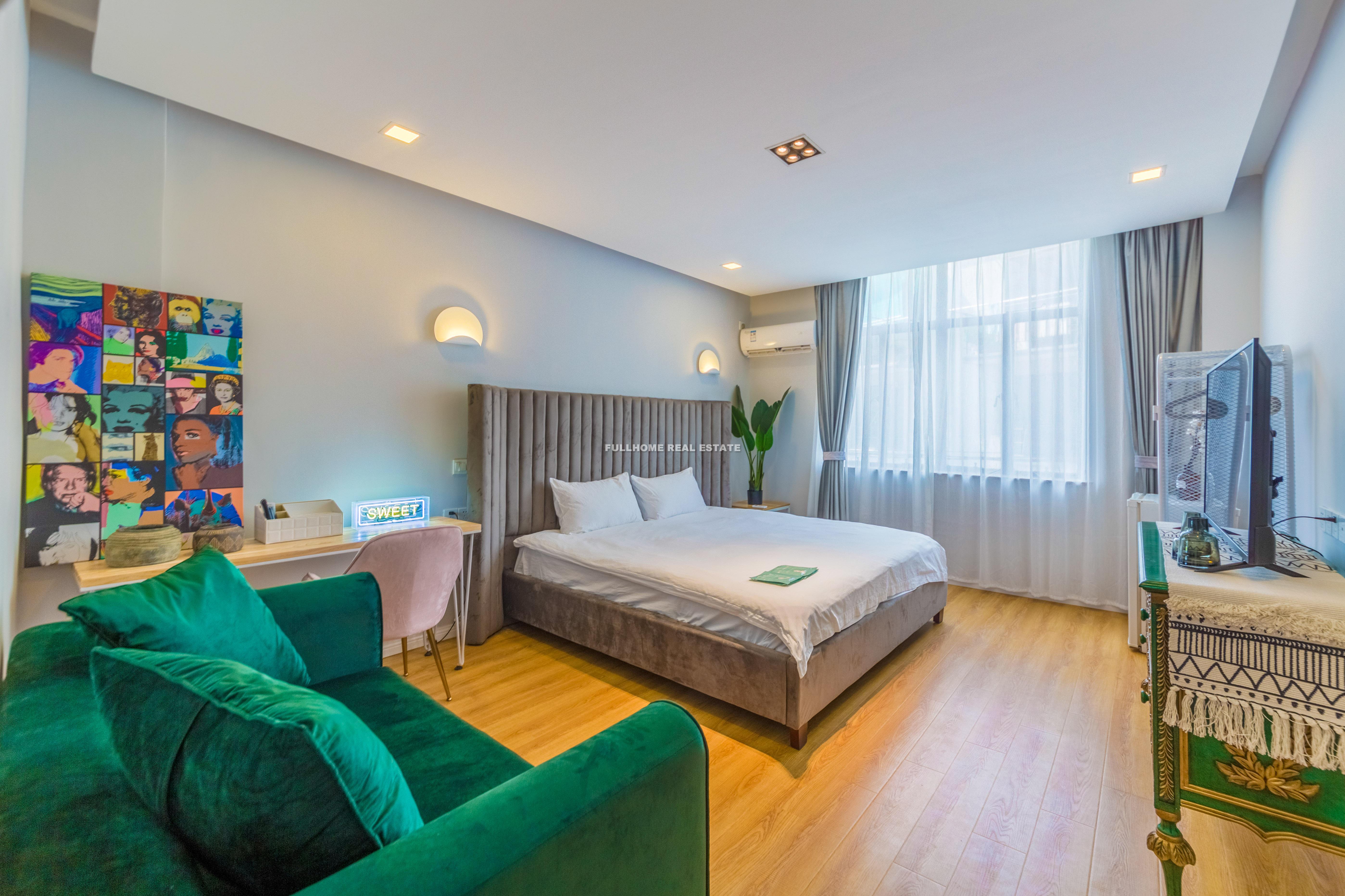 Same compound: Lane 1-500 Middle Huaihai Road Old House, 1 bedrooms in Shanghai
