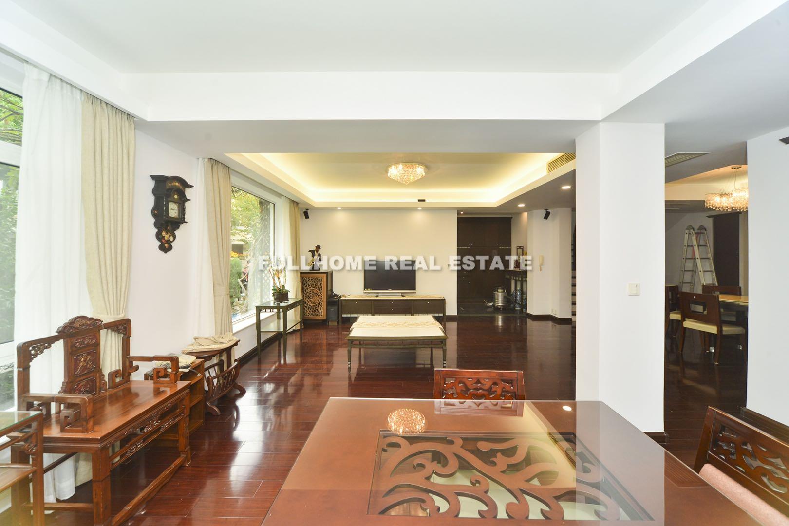 Same compound: Xijiao Garden Villa, 4 bedrooms in Shanghai