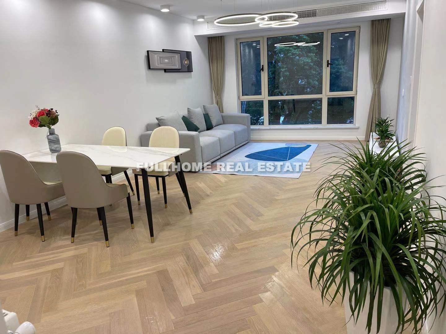 East Huaihai Apartment - 3 bedroom apartment in Shanghai, People Square, Downtown