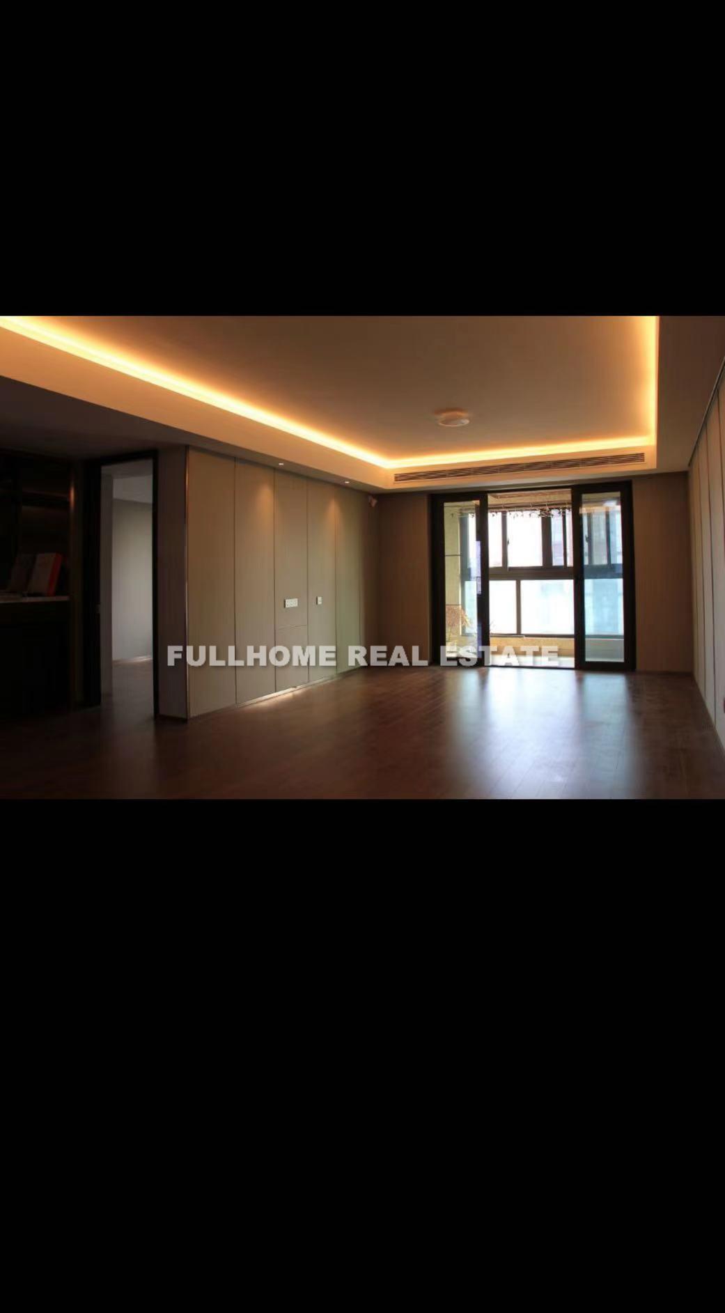 Same compound: Vanke Legend, 4 bedrooms in Shanghai