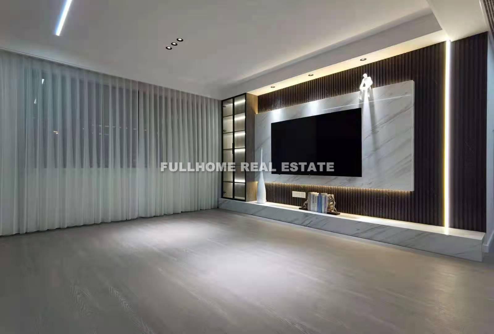 Same compound: Nian Ping Hua Yuan, 4 bedrooms in Shanghai