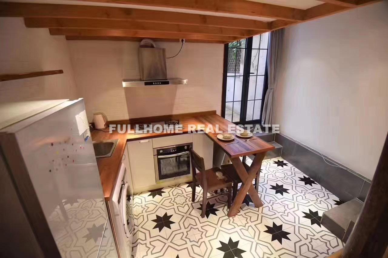 Lane 200-500 South Xiang Yang Road Old House - 2 bedroom apartment in Shanghai, Downtown, Downtown
