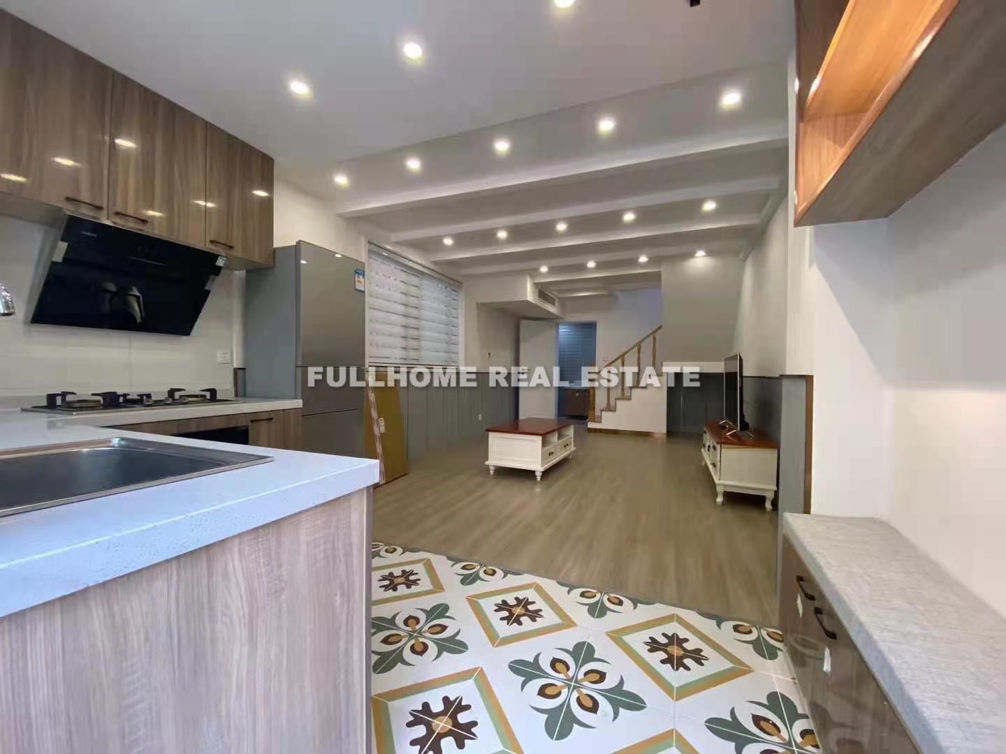 Same compound: No.1-500 South Maoming Road Old House, 1 bedrooms in Shanghai