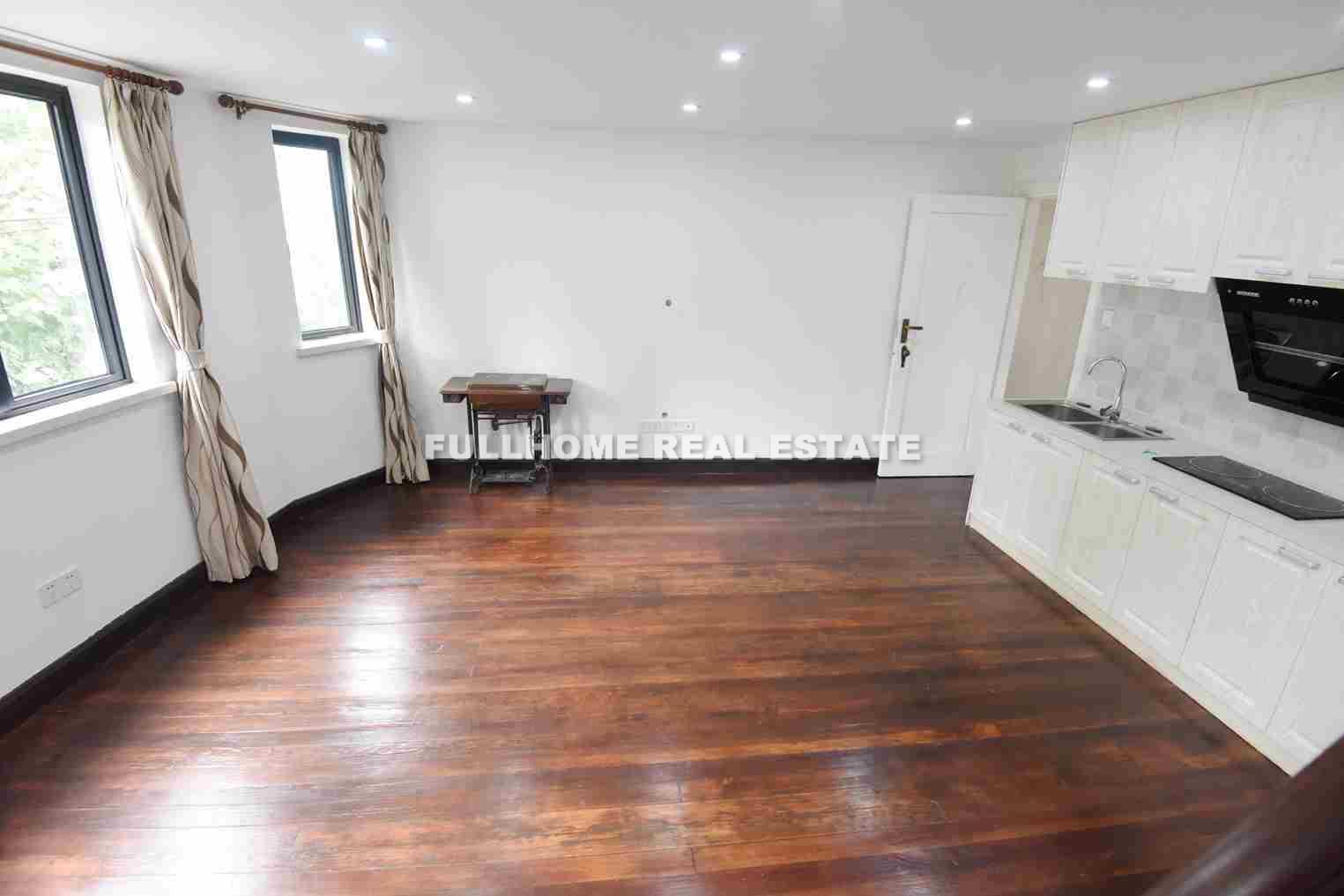 Same compound: Lane 1-200 South Xiangyang Road Old House	, 1 bedrooms in Shanghai