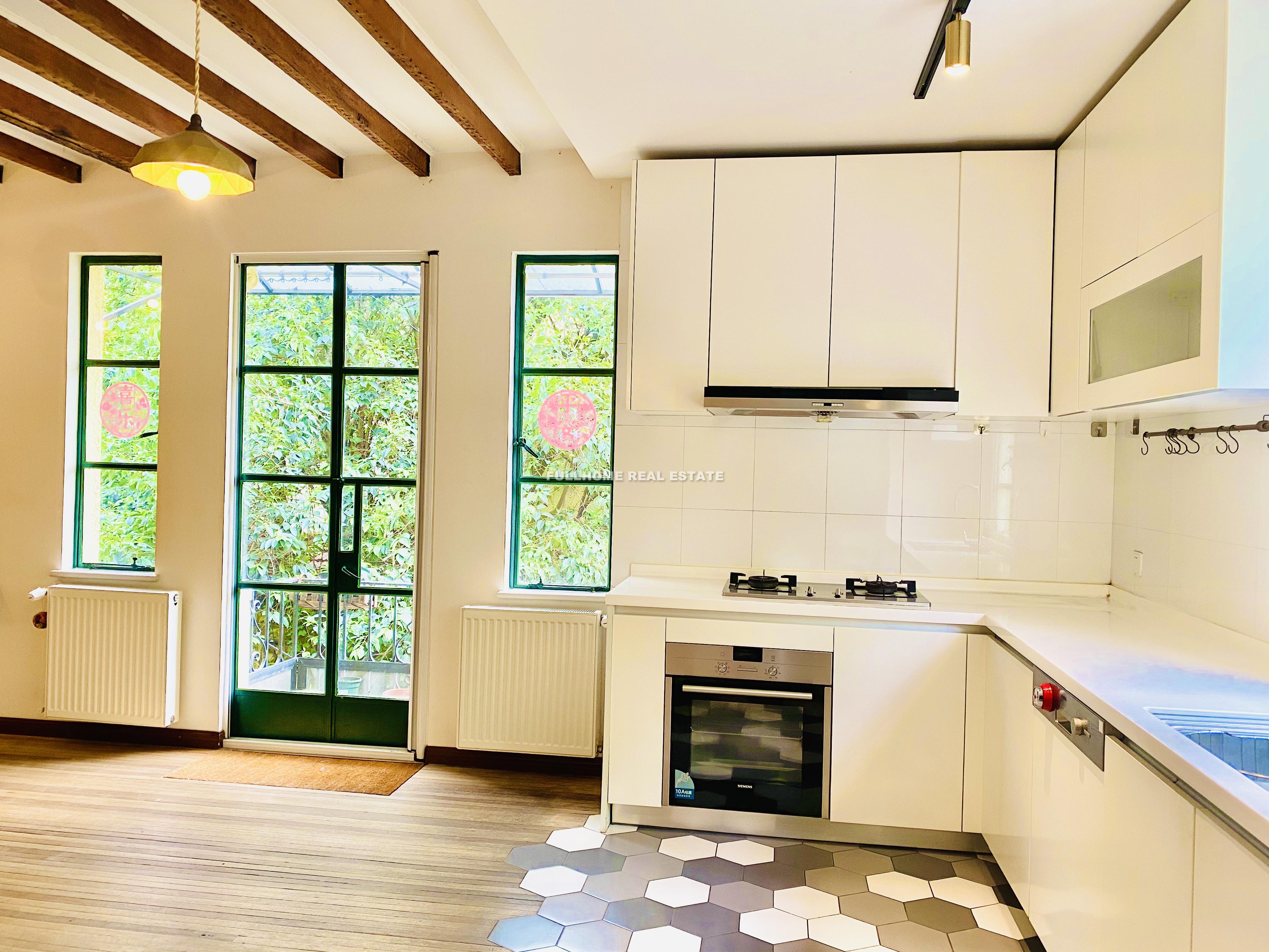 Same compound: Pu Yuan, 3 bedrooms in Shanghai