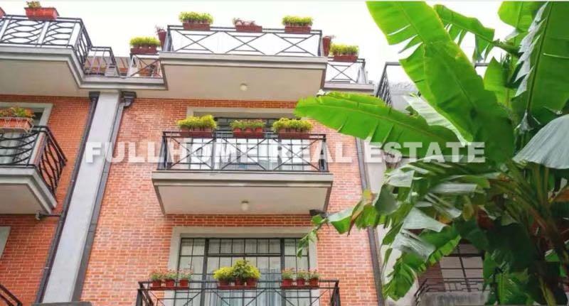 Similar property: Lane 100-2000 West Nan Jing Road Old House, 6 bedrooms, 430 sqm in Shanghai