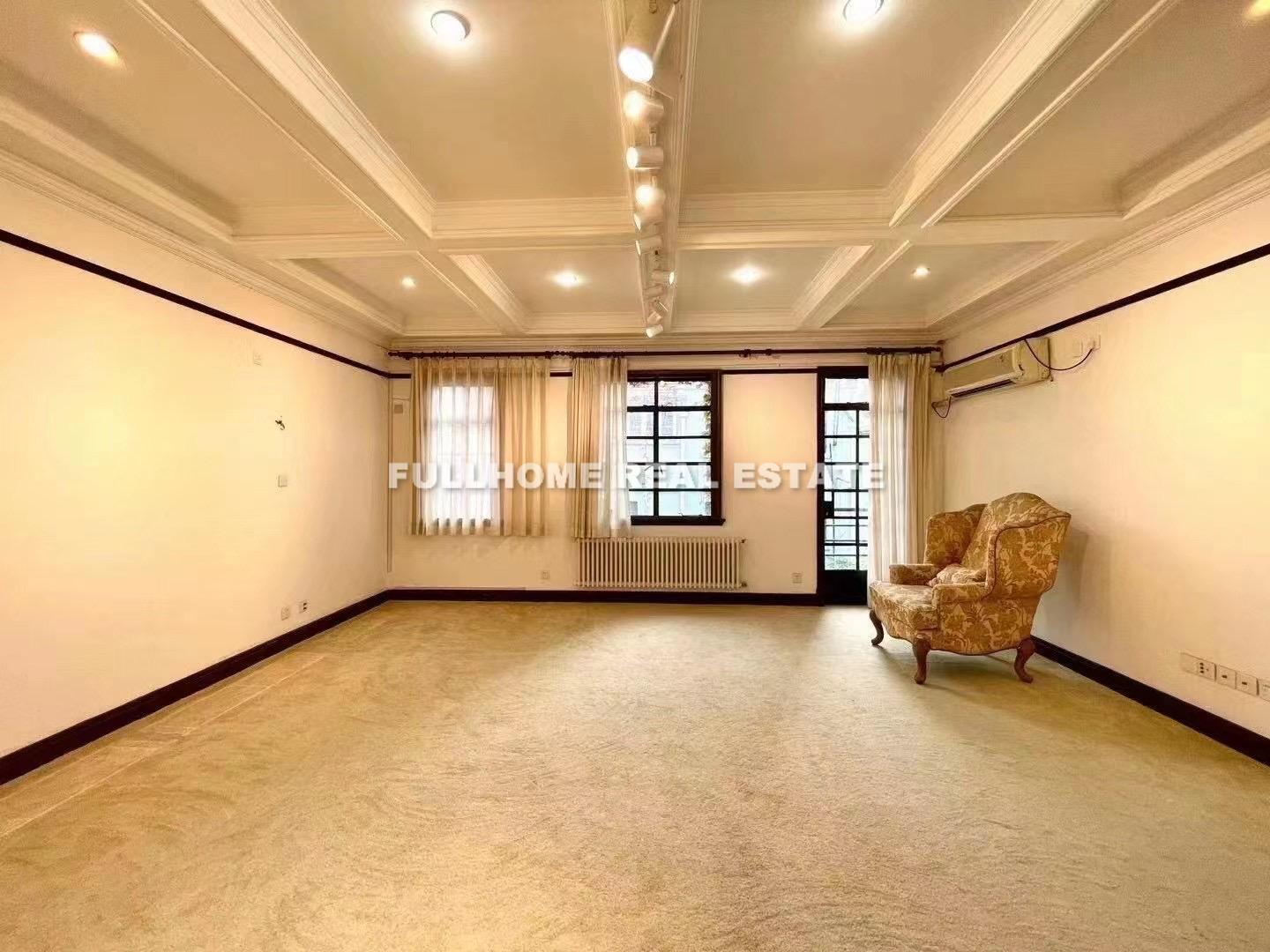 Lane 1-1000 Weihai Road Old House - 3 bedroom apartment in Shanghai, , 