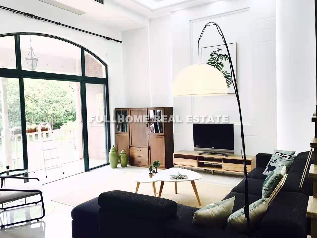 Same compound: China Garden Villas, 4 bedrooms in Shanghai