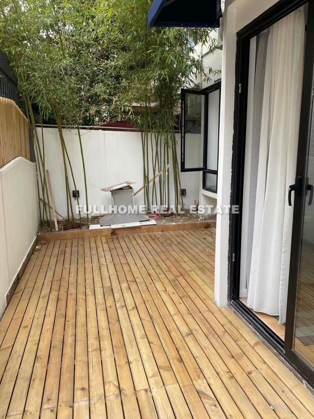 Lane 1-500 Wanpin Road Old House	 - 2 bedroom apartment in Shanghai, Downtown, Downtown