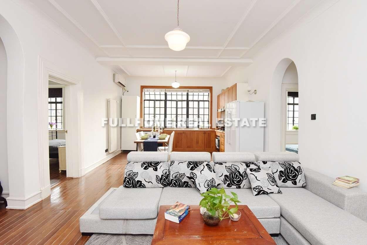 Lane 100-2000 West Nan Jing Road Old House - 3 bedroom apartment in Shanghai, Downtown, Downtown