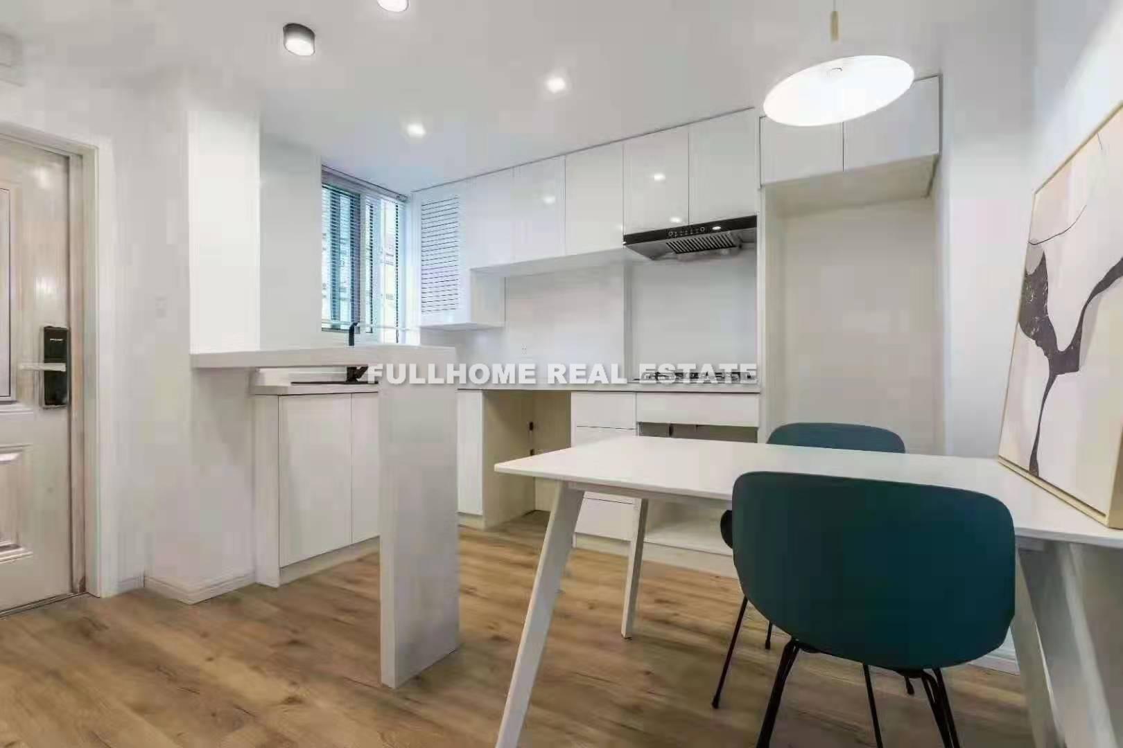 Same compound: Yanwu Jidian Apartment, 1 bedrooms in Shanghai