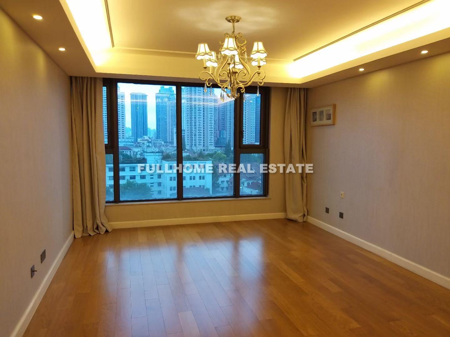 Same compound: Grand Summit, 3 bedrooms in Shanghai