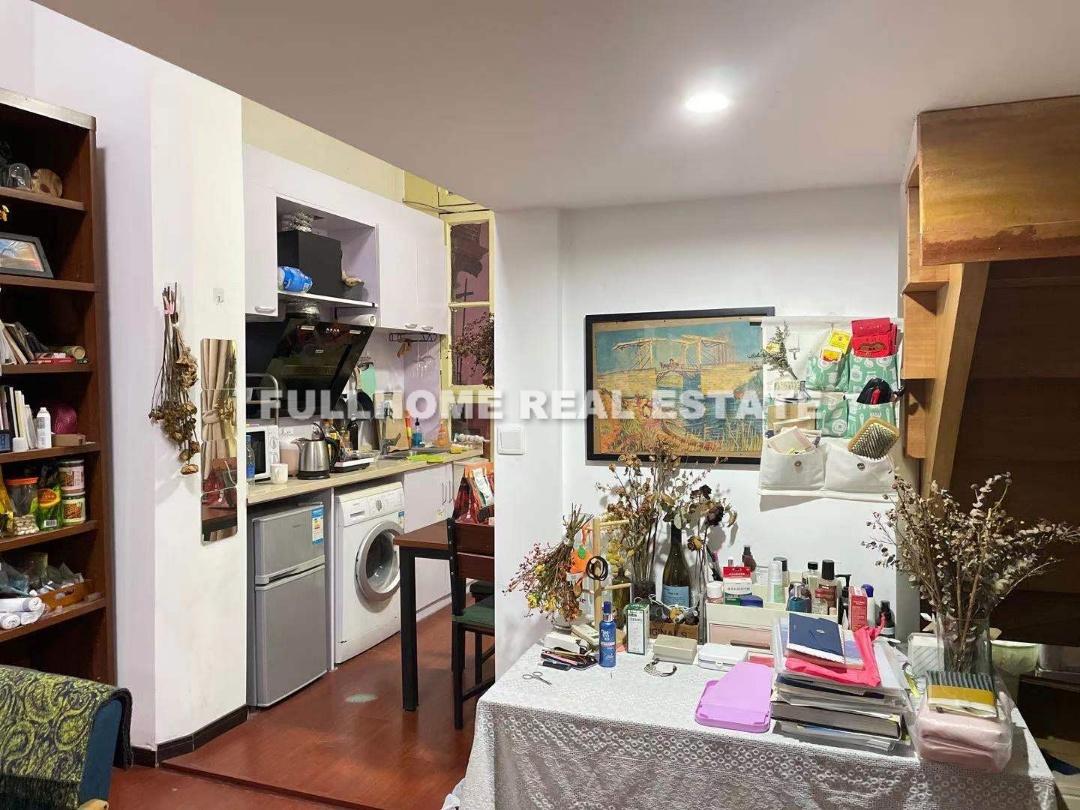 Same compound: Lane 1-500 Dianchi Road Old House, 1 bedrooms in Shanghai