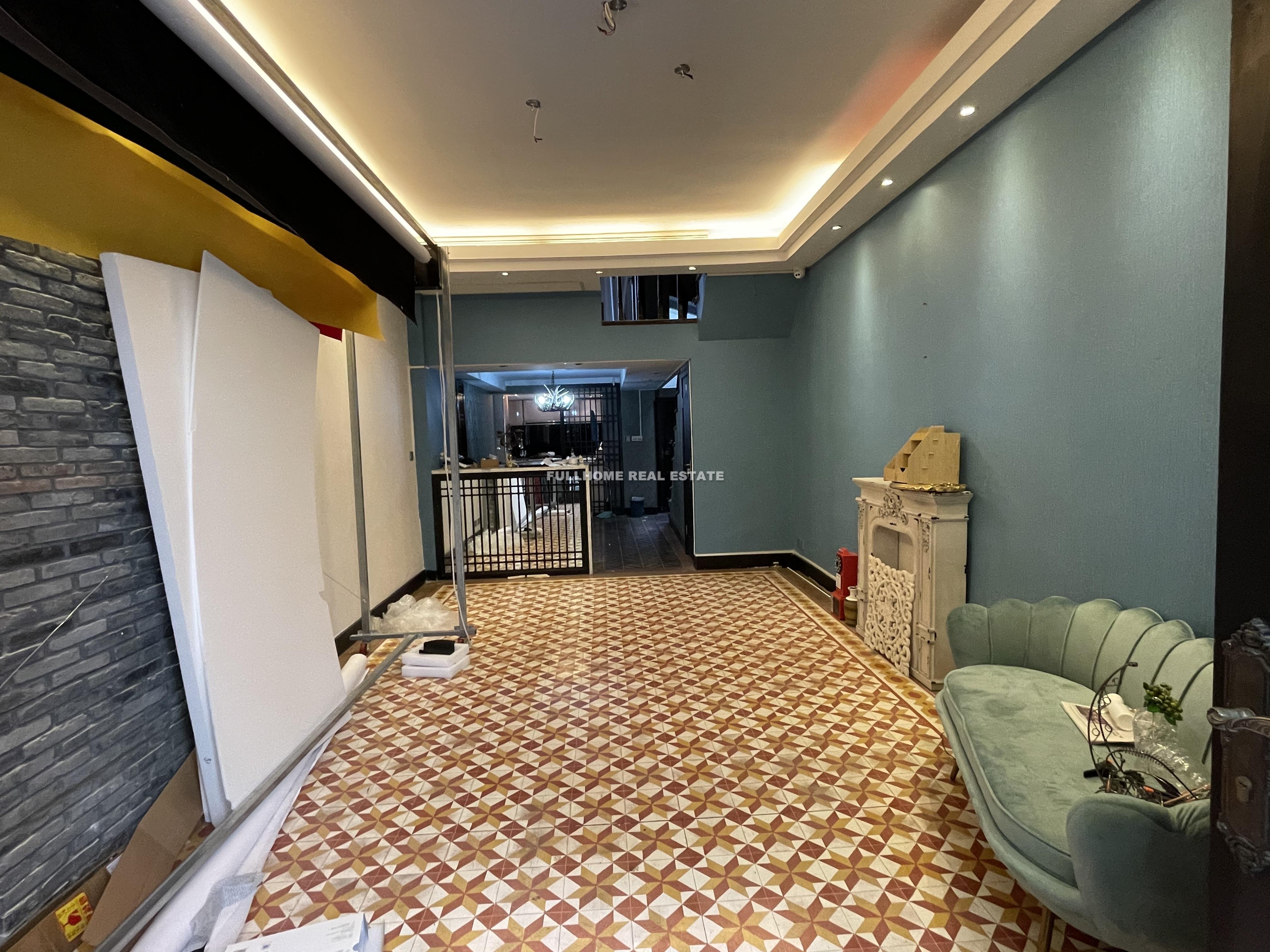 Lane 501-1000 Middle Huaihai Road Old House - 4 bedroom apartment in Shanghai, Downtown, Downtown