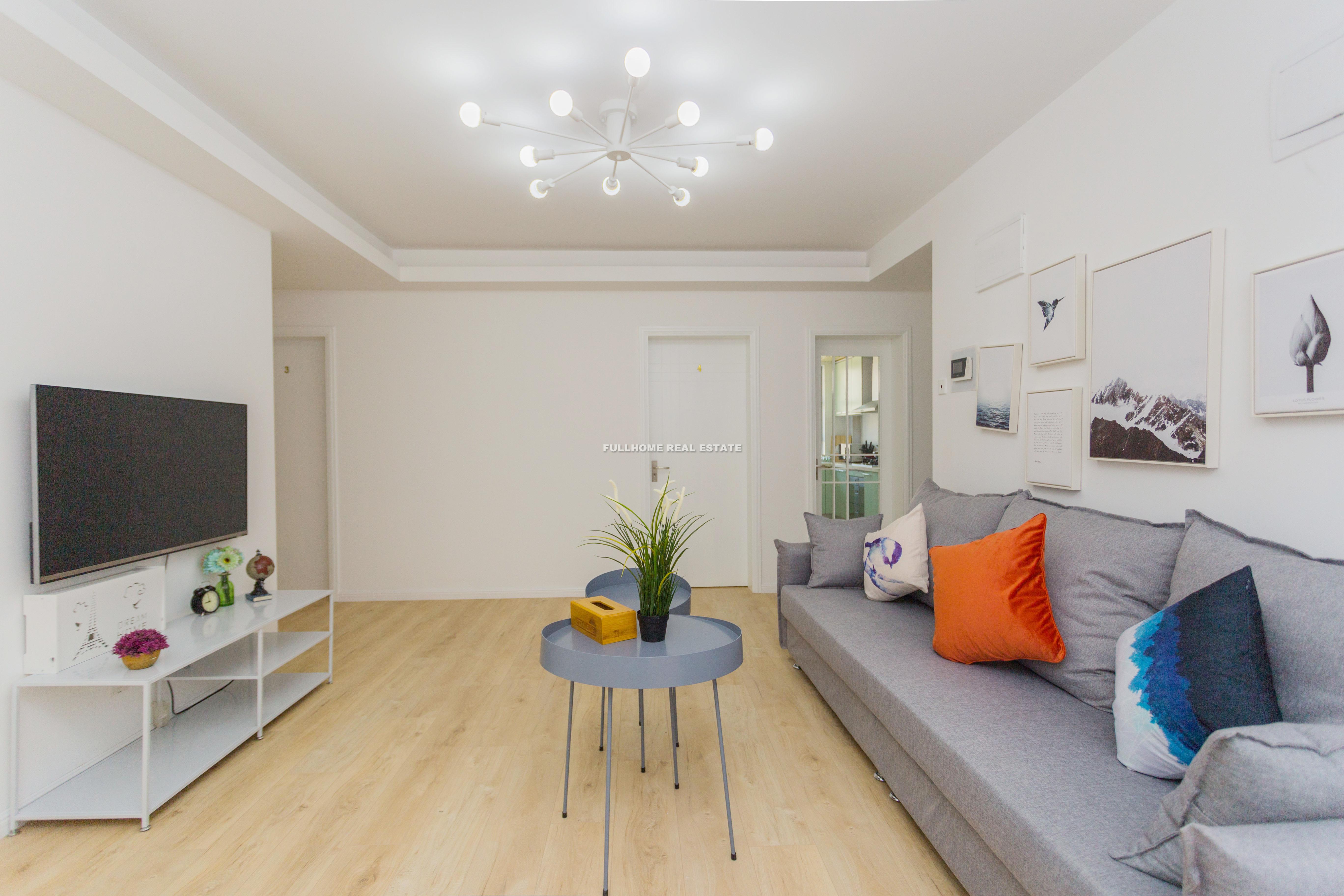Same compound: Lane 100-700 South Wanping Road Old House, 4 bedrooms in Shanghai