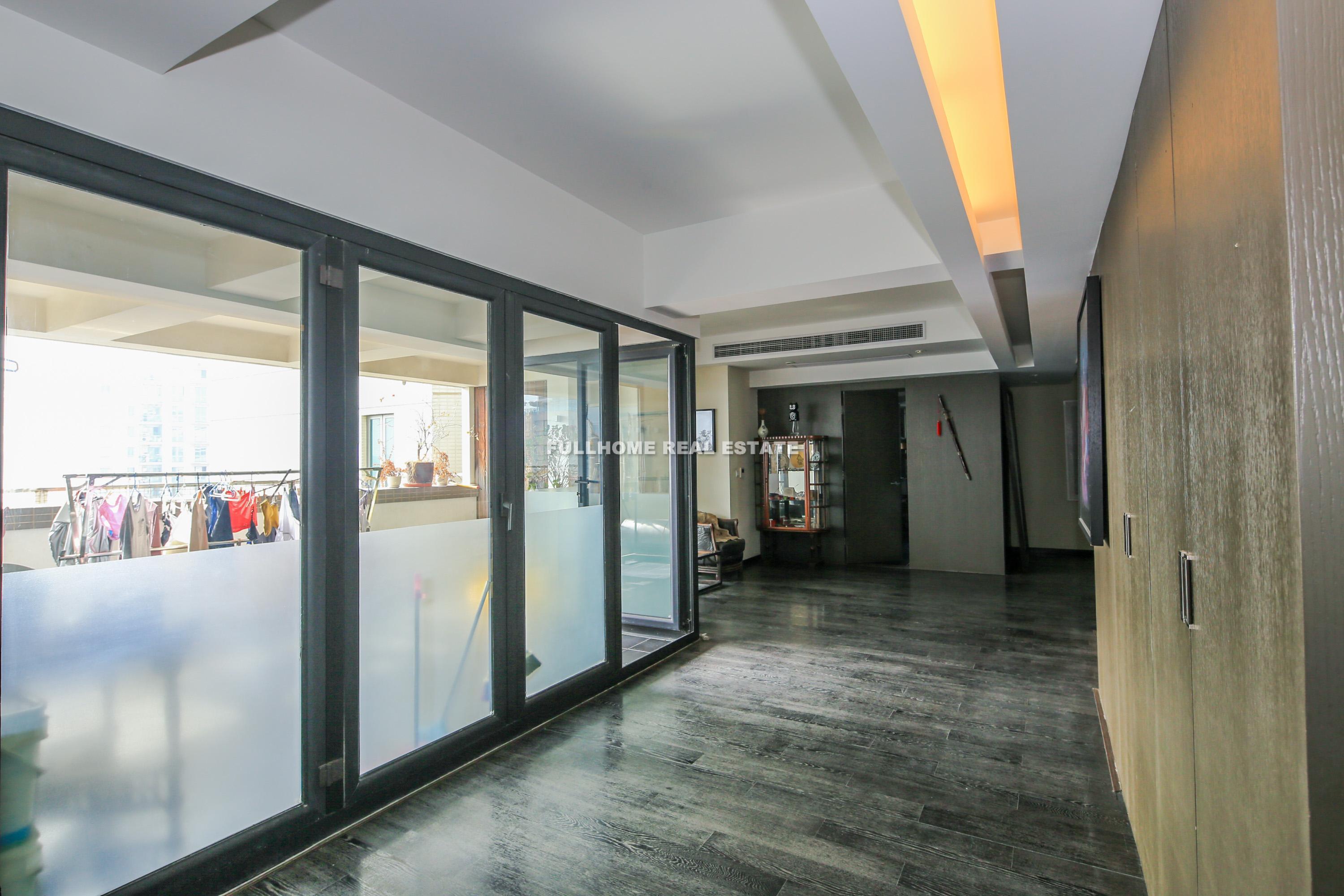 Similar property: Yinglong Mansion, 6 bedrooms, 530 sqm in Shanghai